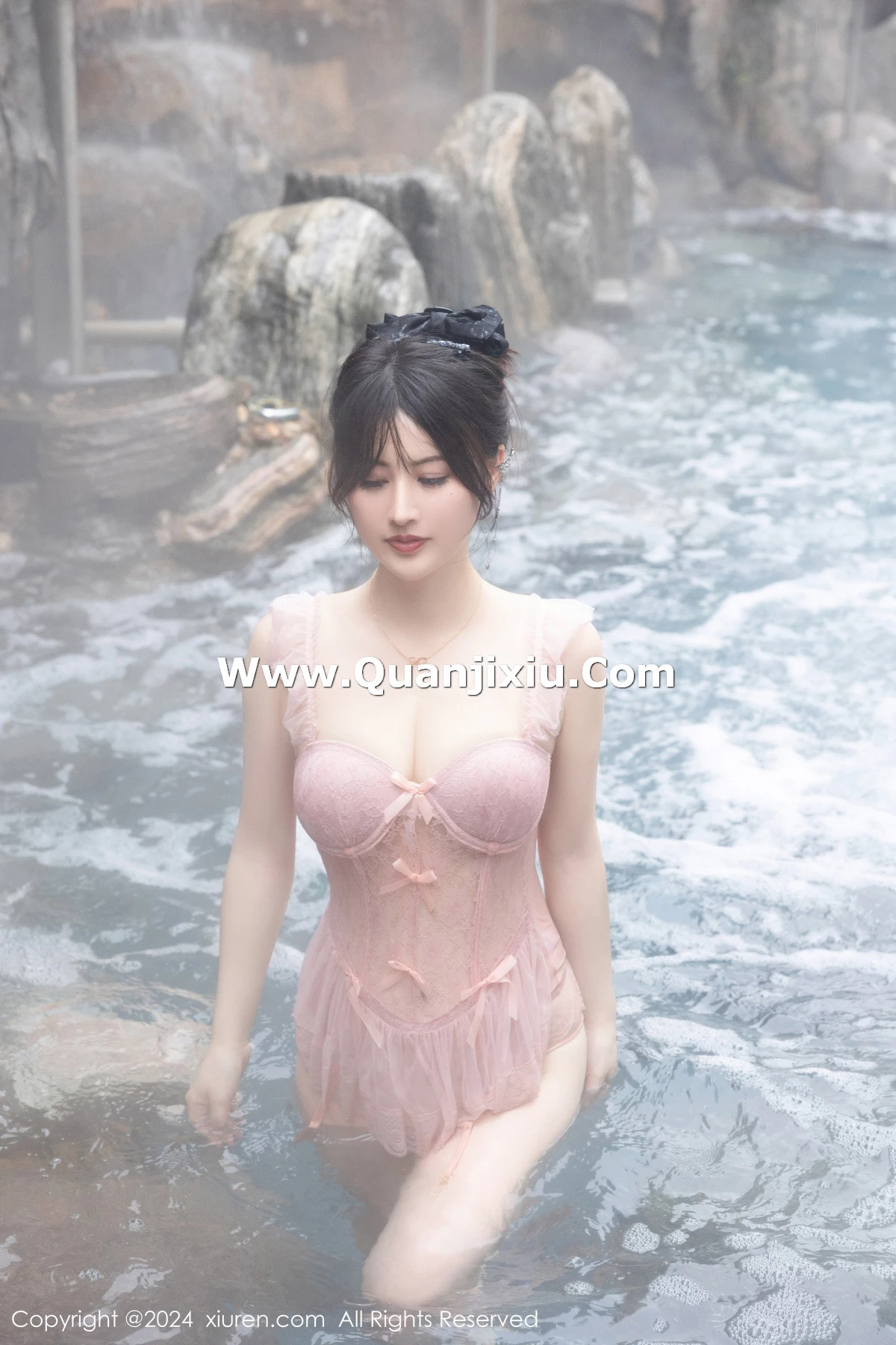 秀人集.com_[XiuRen秀人网]No.8039_模特诗诗kiki溪边场景+浴室性感粉色情趣短裙秀惹火身材诱惑写真84P