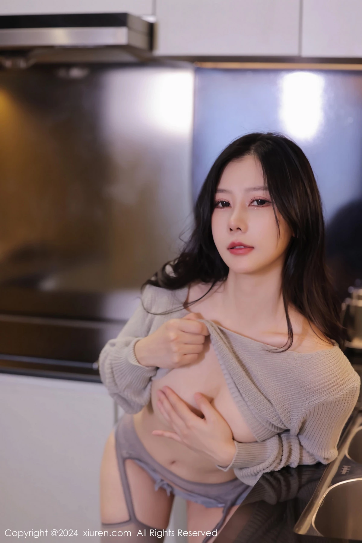 秀人集.com_[XiuRen秀人网]No.8041_模特尹甜甜性感浅灰色上衣配灰丝吊袜秀完美身材迷人诱惑写真71P