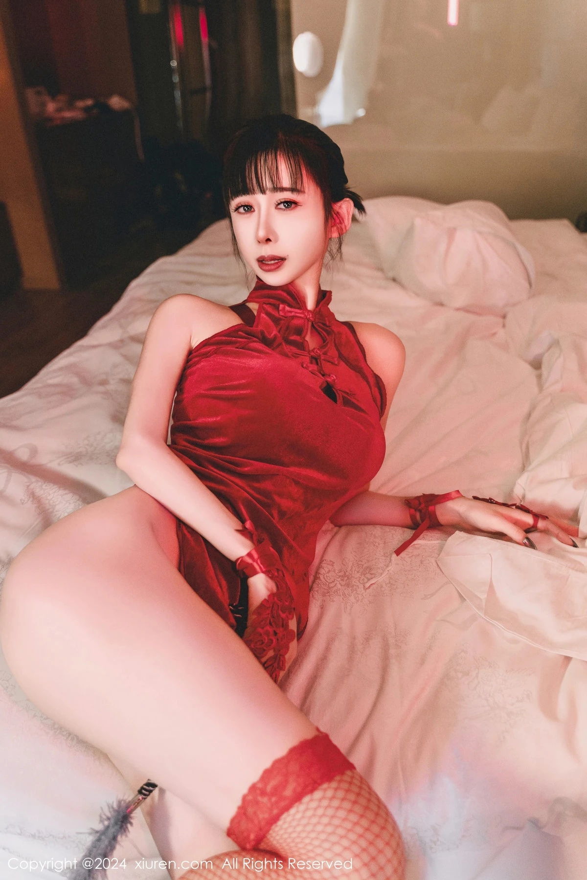 秀人集.com_[XiuRen秀人网]No.8047_新人模特宝宝甜性感红色旗袍露红色情趣内衣配红丝袜诱惑写真64P