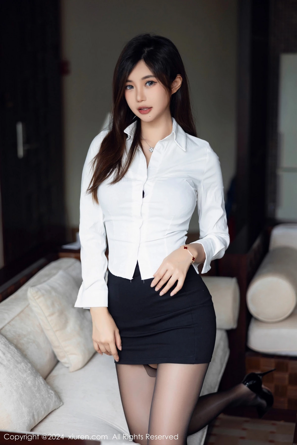 秀人集.com_[XiuRen秀人网]No.8053_女神绮里嘉ula性感白T配黑短裙露蕾丝内衣秀曼妙身姿诱惑写真101P