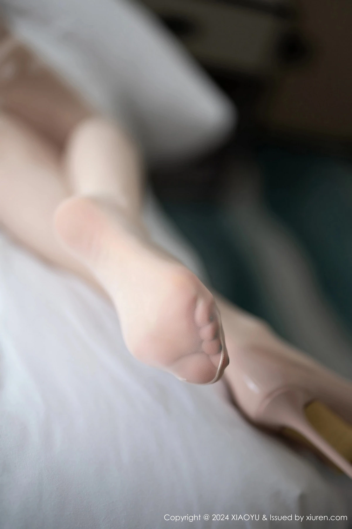 秀人集.com_[XiaoYu画语界]Vol.1197_女神杨晨晨Yome粉色长裙露白色蕾丝情趣内衣秀丰腴身材诱惑写真90P