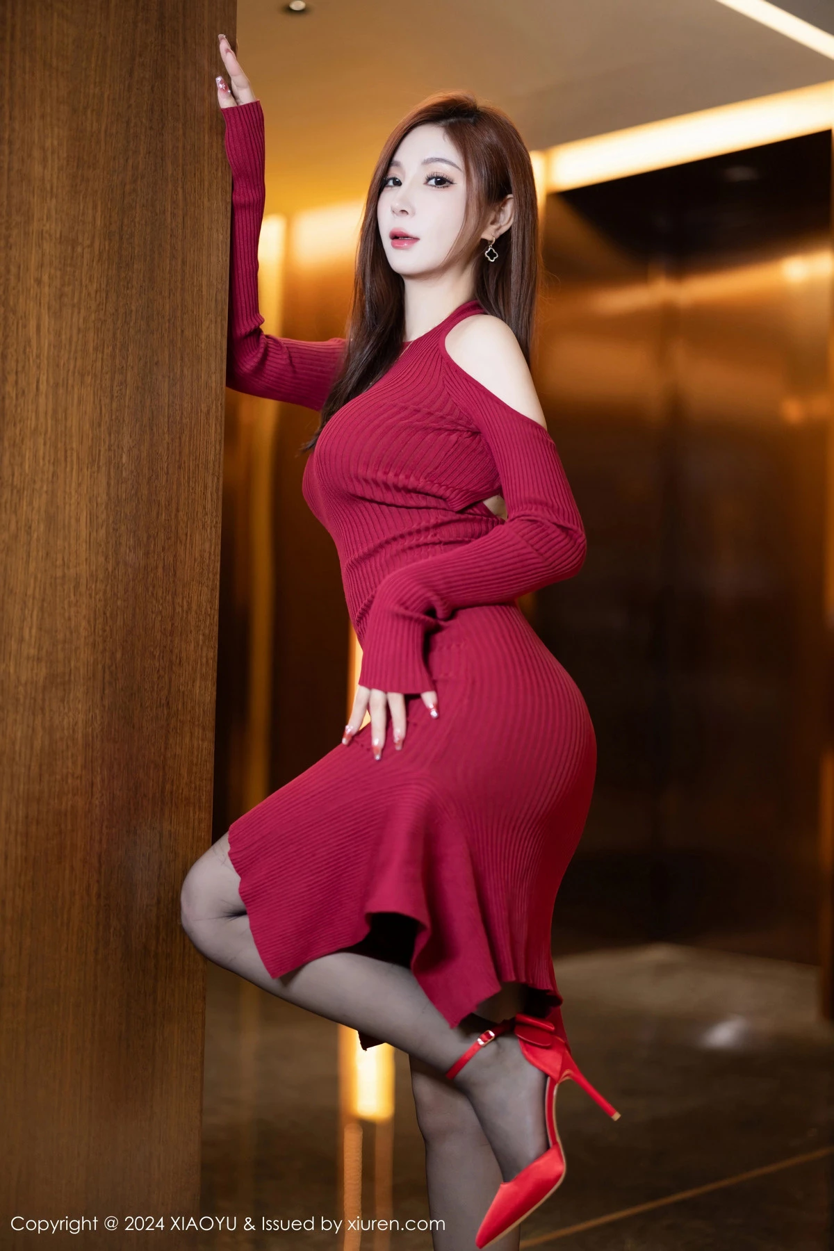 秀人集.com_[XiaoYu画语界]Vol.1198_模特小蛮妖Yummy红色吊带裙露性感红色蕾丝内衣惹火诱惑写真82P