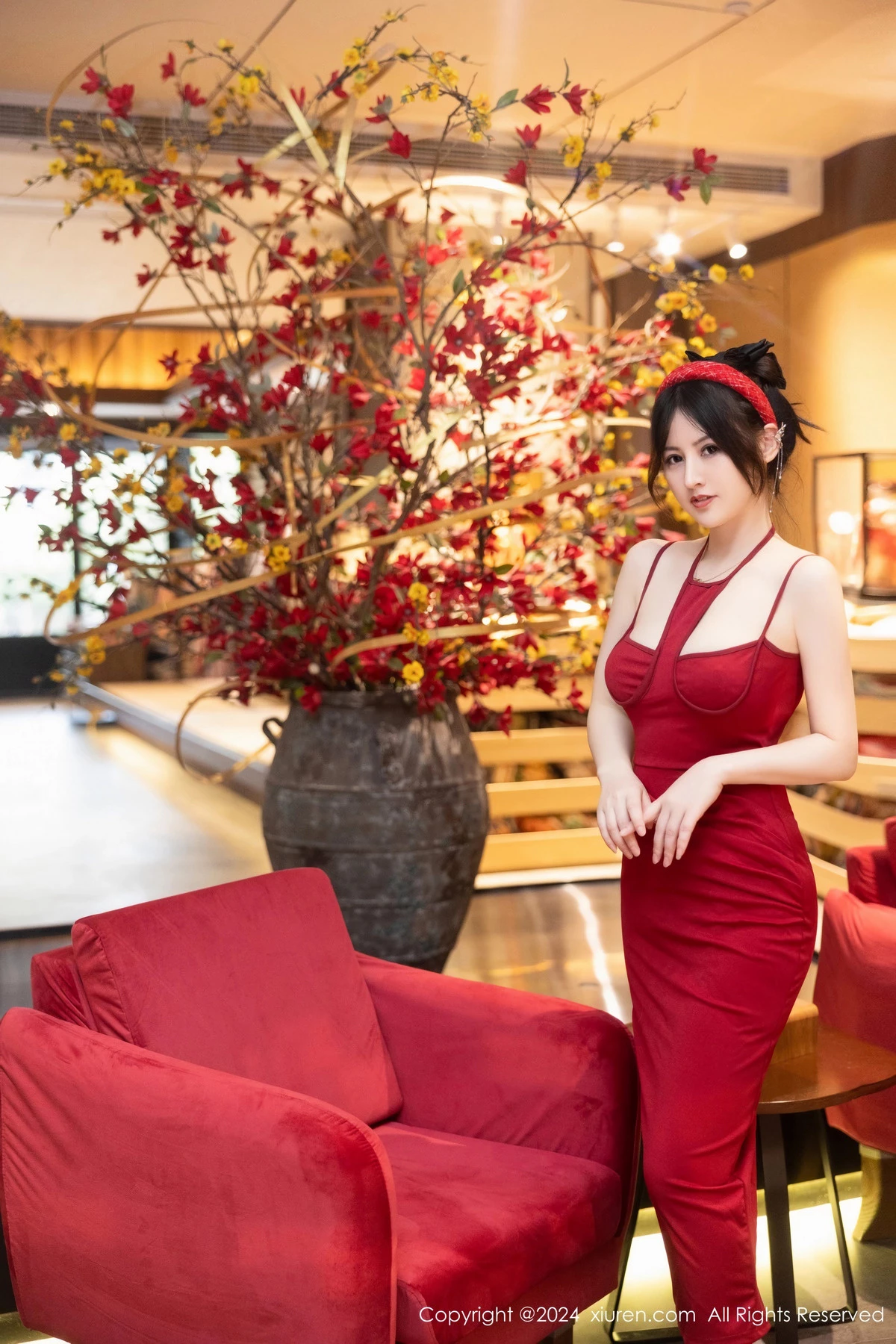 秀人集.com_[XiuRen秀人网]No.8078_模特诗诗kiki新年主题性感红色情趣短裙配黑丝吊袜迷人诱惑写真78P