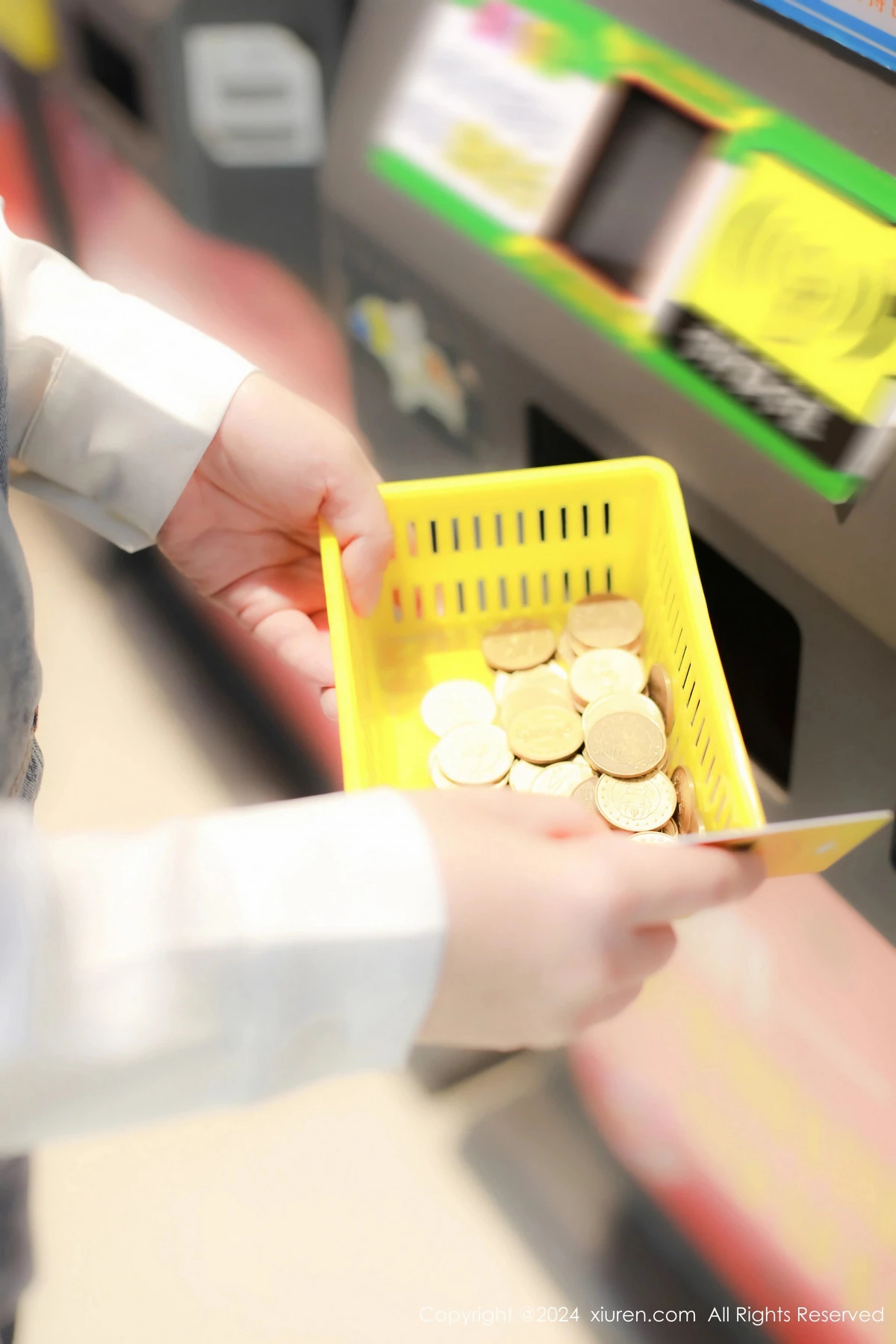 秀人集.com_[XiuRen秀人网]No.8087_模特小薯条nienie电玩店场景性感牛仔背带裤秀曼妙身姿诱惑写真81P