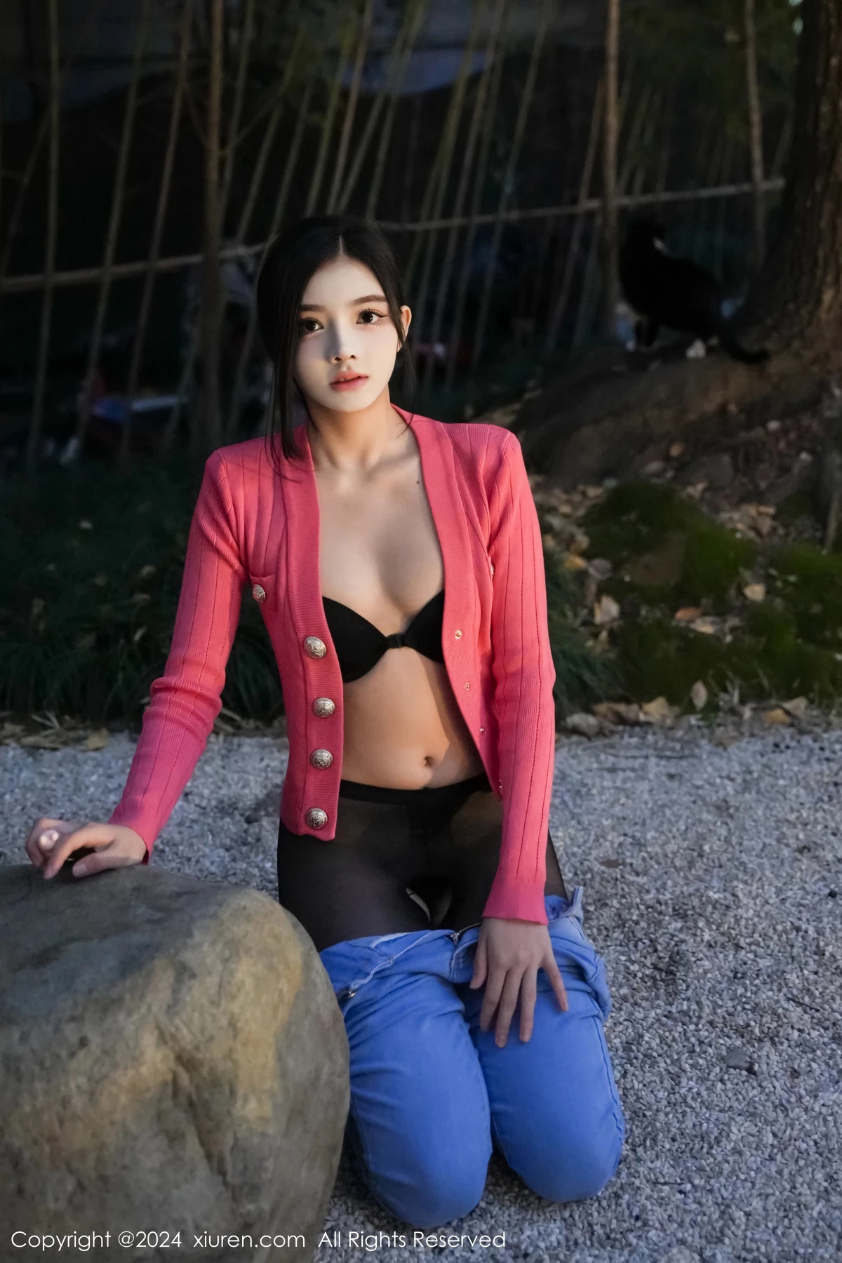 秀人集.com_[XiuRen秀人网]No.8091_新人模特龙雪儿脱牛仔裤露性感黑色内衣配开档黑丝极致魅惑写真69P