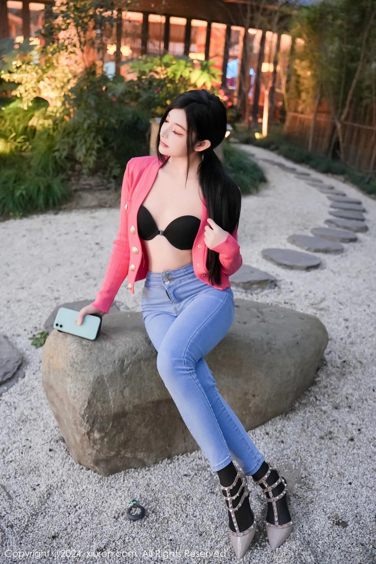 秀人集.com_[XiuRen秀人网]No.8091_新人模特龙雪儿脱牛仔裤露性感黑色内衣配开档黑丝极致魅惑写真69P