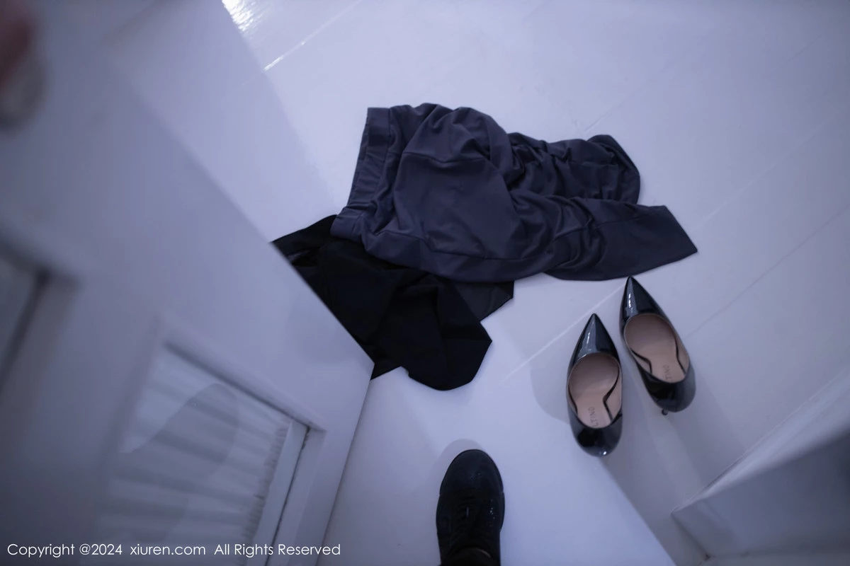 秀人集.com_[XiuRen秀人网]No.8034_模特唐安琪性感黑色上衣配灰长裙露黑色内衣秀曼妙身姿诱惑写真81P