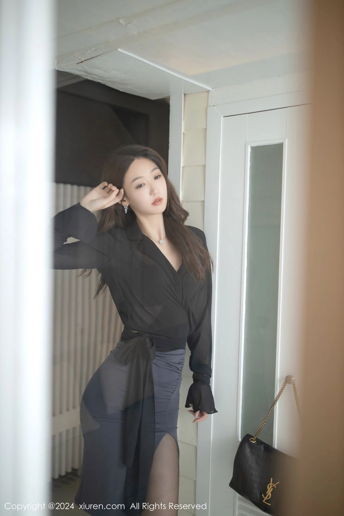 秀人集.com_[XiuRen秀人网]No.8034_模特唐安琪性感黑色上衣配灰长裙露黑色内衣秀曼妙身姿诱惑写真81P