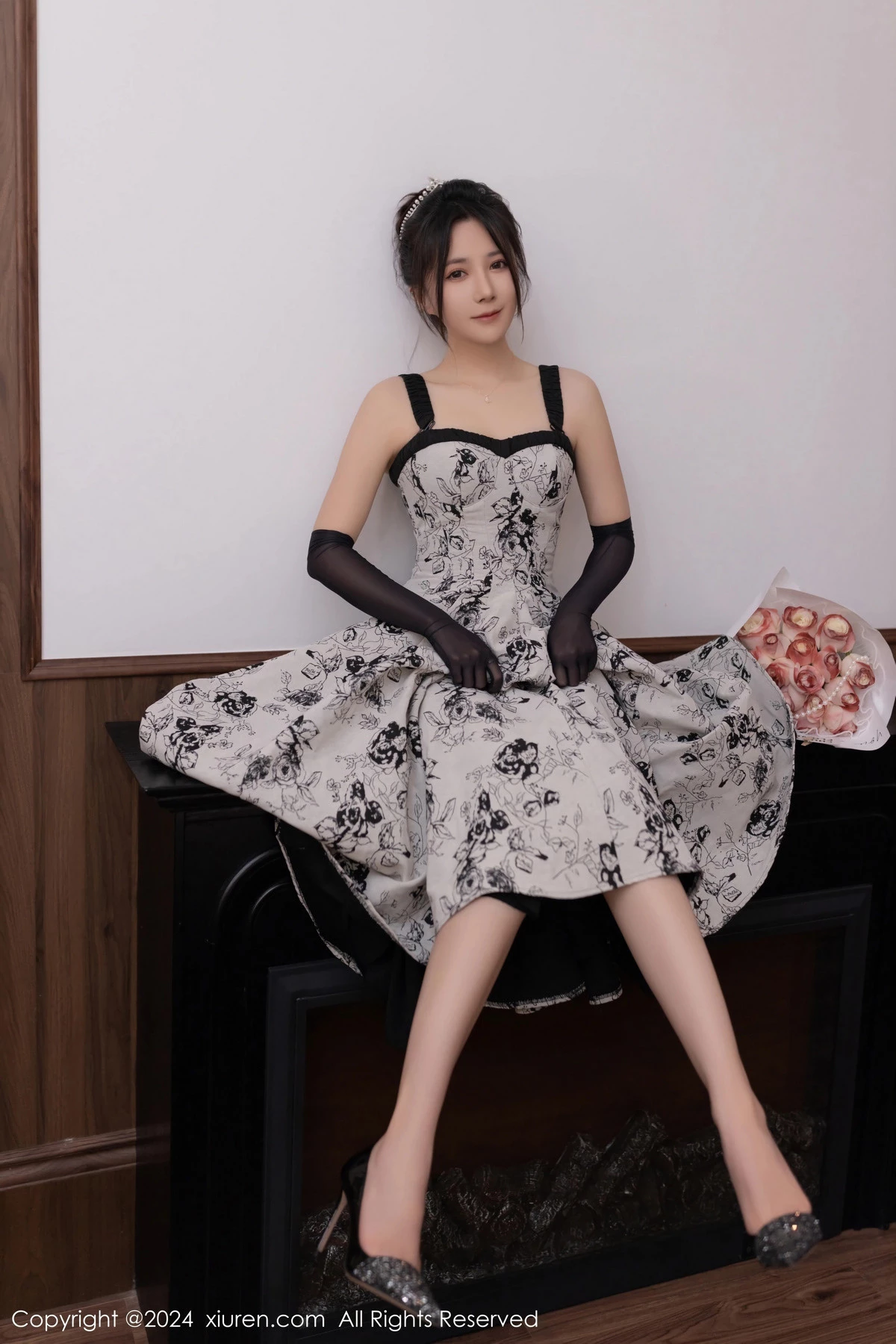 秀人集.com_[XiuRen秀人网]No.8109_模特鱼子酱Fish生日主题性感灰色连衣长裙秀曼妙身姿诱惑写真80P