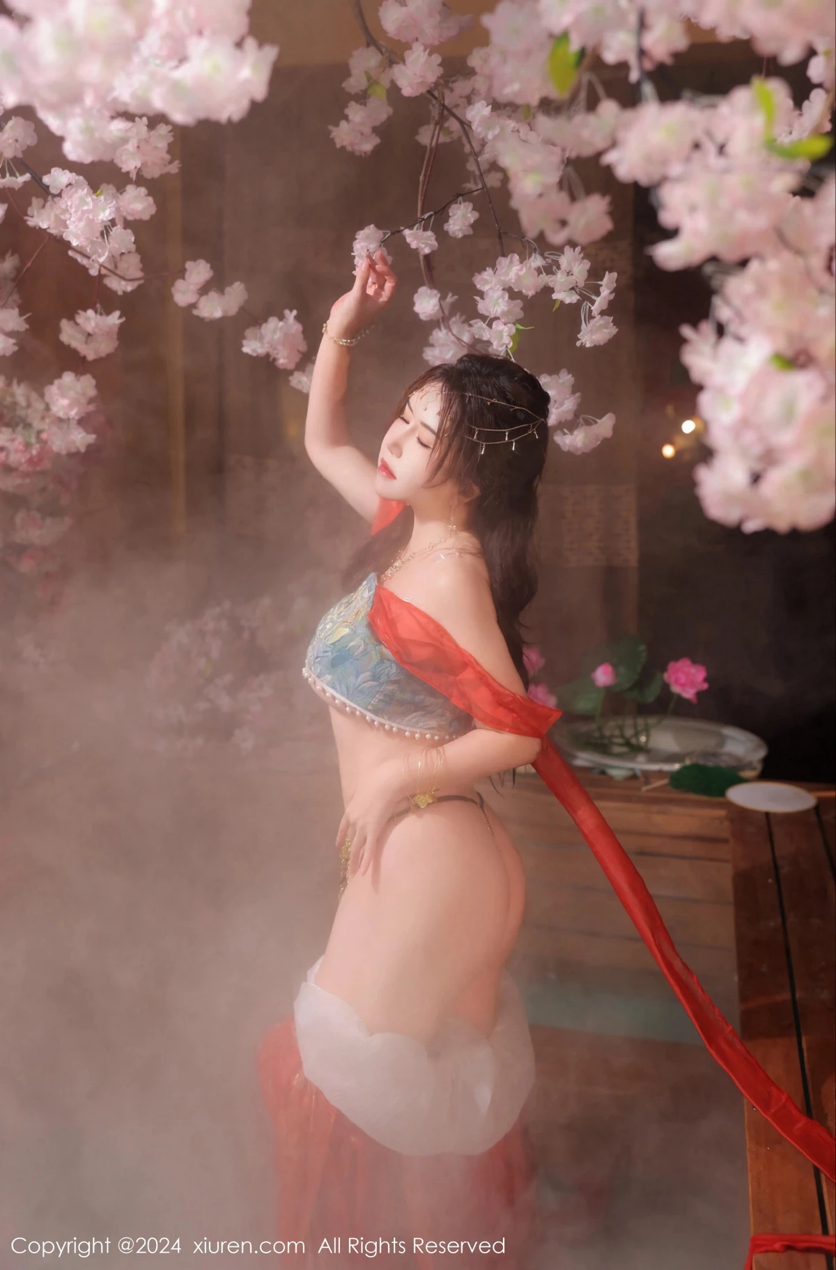 秀人集.com_[XiuRen秀人网]No.8146_模特小薯条nienie性感红色古装服饰配白丝袜秀完美身材诱惑写真82P