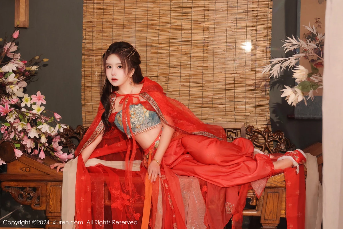 秀人集.com_[XiuRen秀人网]No.8146_模特小薯条nienie性感红色古装服饰配白丝袜秀完美身材诱惑写真82P