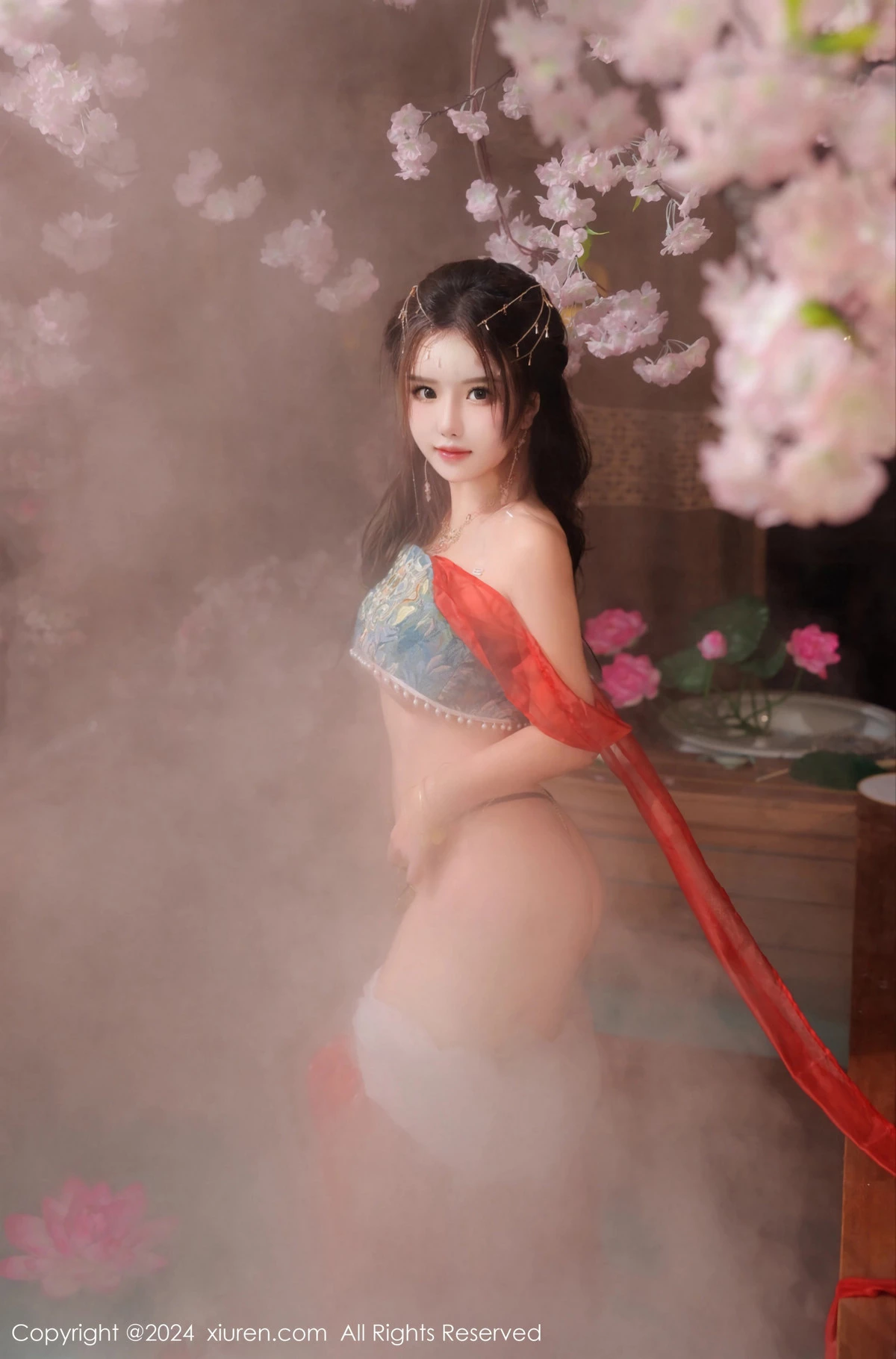 秀人集.com_[XiuRen秀人网]No.8146_模特小薯条nienie性感红色古装服饰配白丝袜秀完美身材诱惑写真82P