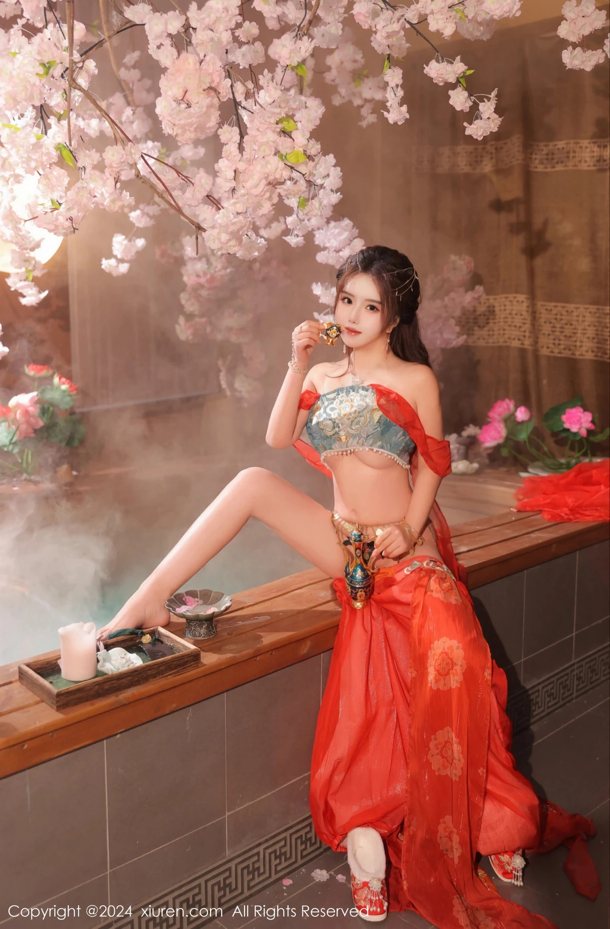 秀人集.com_[XiuRen秀人网]No.8146_模特小薯条nienie性感红色古装服饰配白丝袜秀完美身材诱惑写真82P