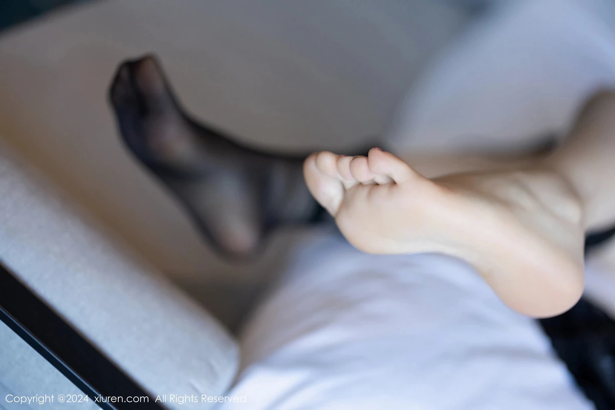 秀人集.com_[XiuRen秀人网]No.8147_女神徐莉芝Booty白色上衣配牛仔裤+黑色薄纱服秀曼妙身姿写真87P