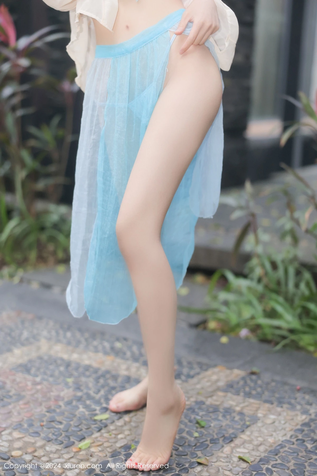 秀人集.com_[XiuRen秀人网]No.8168_模特桃妖夭户外性感浅色古装薄纱服饰秀娇美惹火身段诱惑写真79P