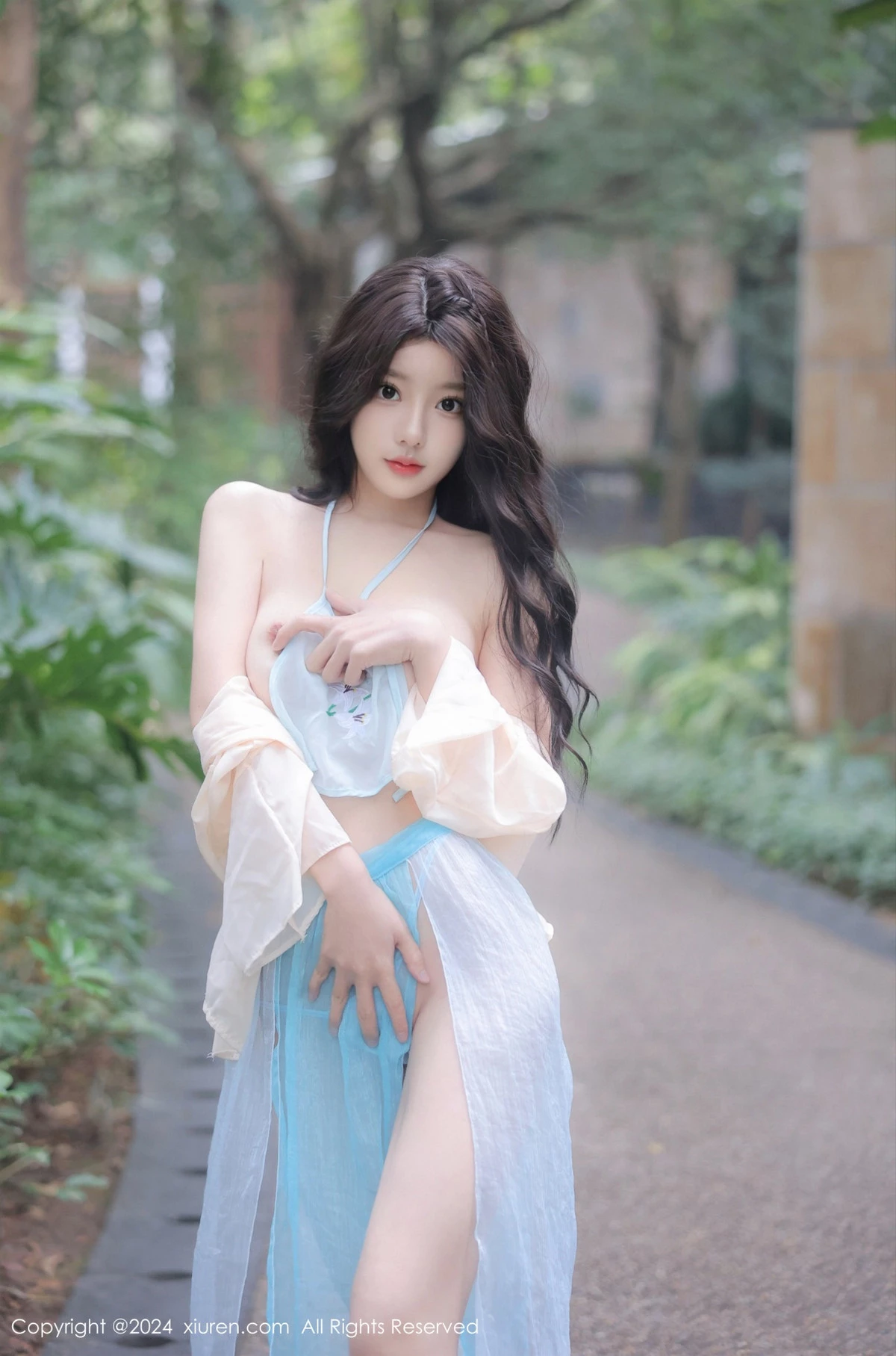 秀人集.com_[XiuRen秀人网]No.8168_模特桃妖夭户外性感浅色古装薄纱服饰秀娇美惹火身段诱惑写真79P