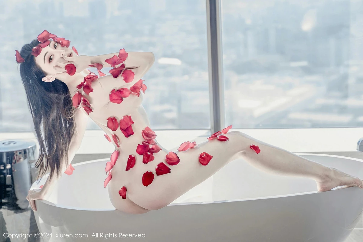 秀人集.com_[XiuRen秀人网]No.8175_新人模特瑜伽喵私房浴室玫瑰花瓣浴秀魔鬼曲线撩人诱惑写真63P