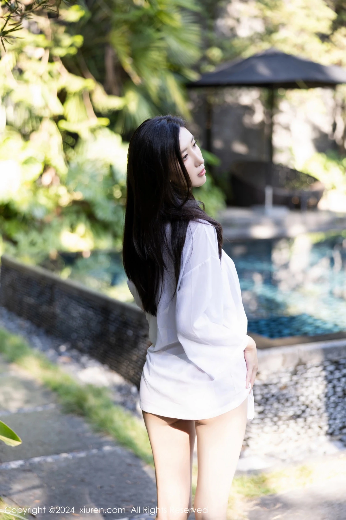 秀人集.com_[XiuRen秀人网]No.8183_模特章芃芃白色上衣露性感紫灰色比基尼秀曼妙身姿迷人诱惑写真82P