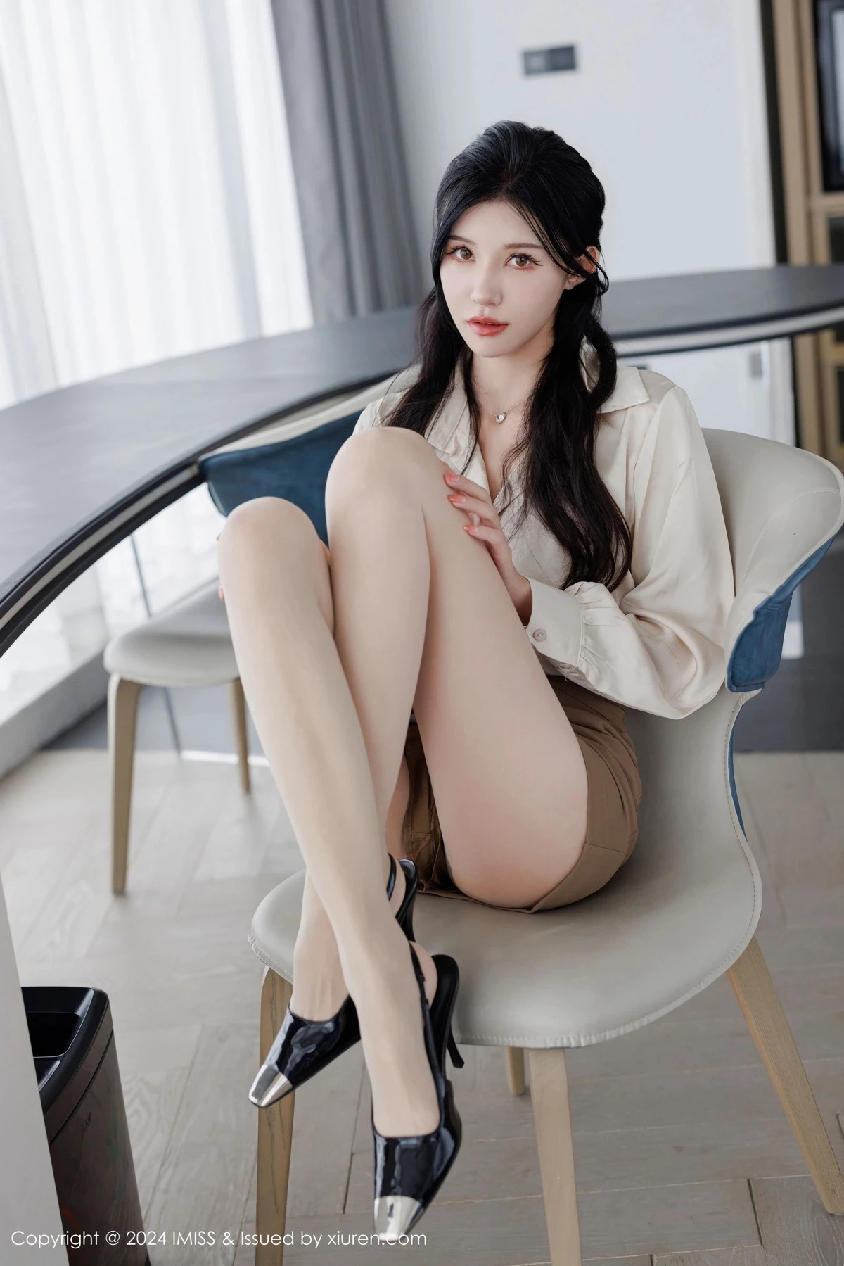 秀人集.com_[IMISS爱蜜社]Vol.767_模特泥鳅鳅性感时尚装扮米色上衣配短裙露超薄肉丝完美诱惑写真44P
