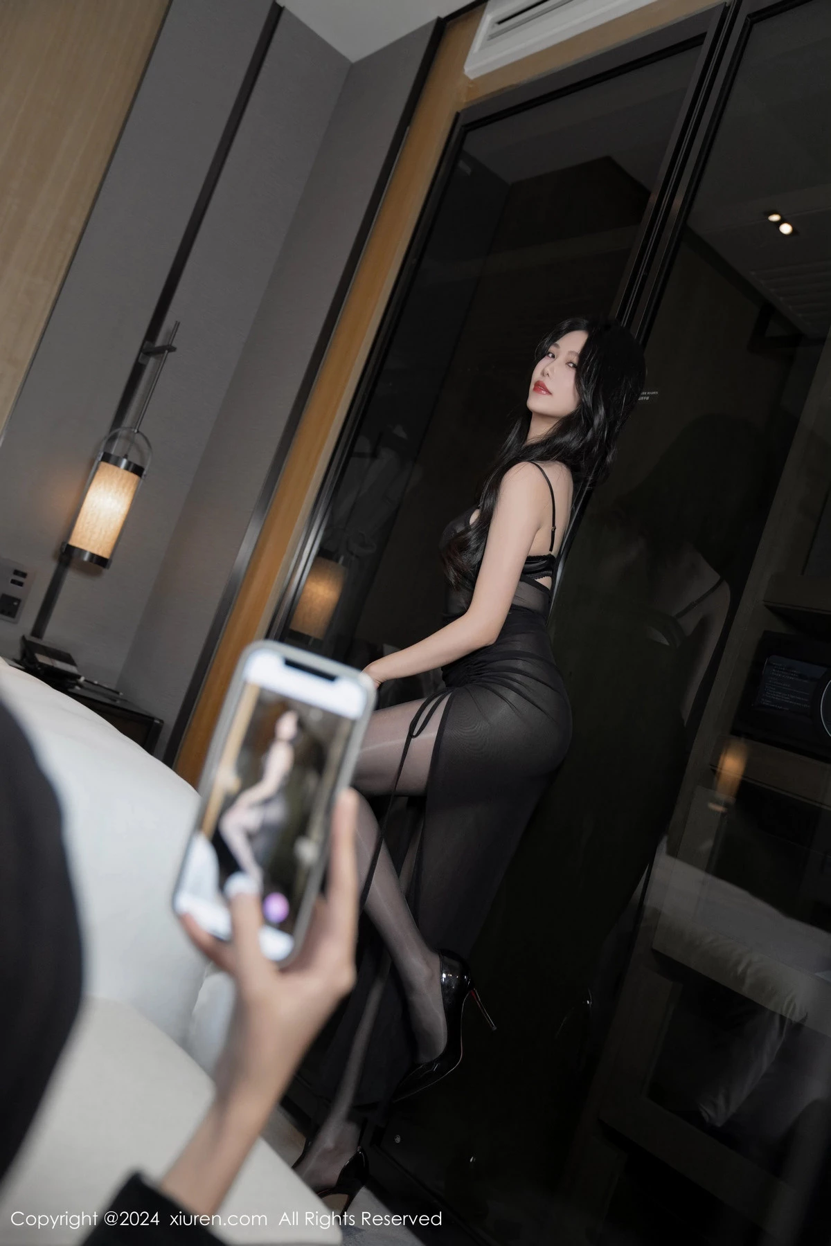 秀人集.com_[XiuRen秀人网]No.8193_模特利世性感黑色蕾丝内衣配闪亮无内黑丝秀曼妙身姿诱惑写真81P