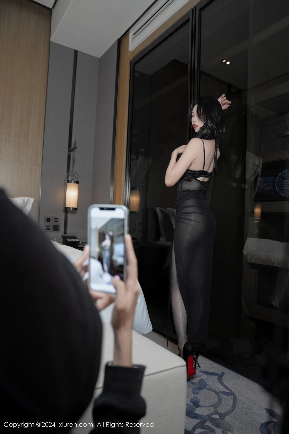 秀人集.com_[XiuRen秀人网]No.8193_模特利世性感黑色蕾丝内衣配闪亮无内黑丝秀曼妙身姿诱惑写真81P