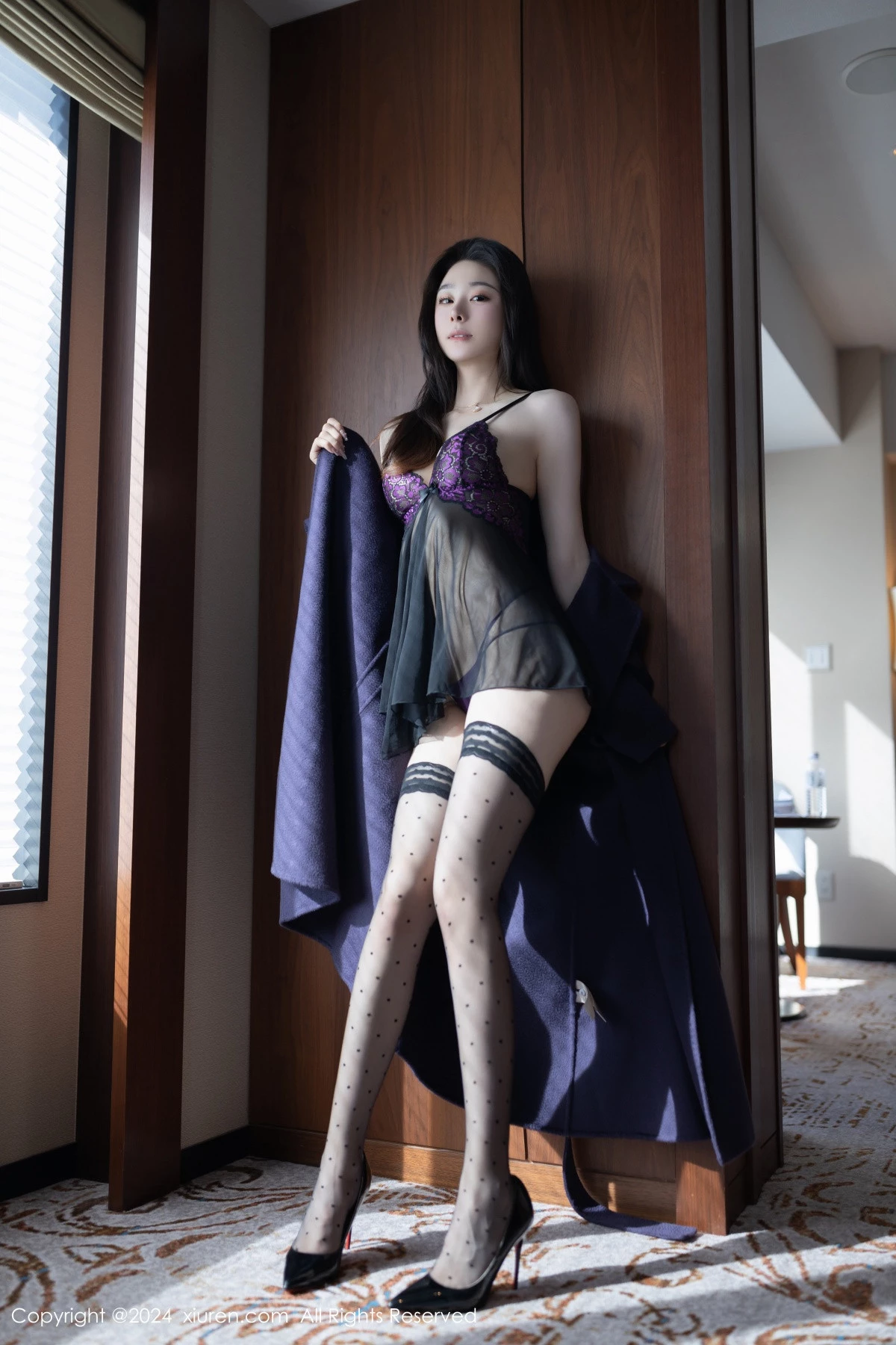 秀人集.com_[XiuRen秀人网]No.8195_模特小逗逗性感紫色蕾丝情趣内衣配超薄黑丝秀曼妙身姿诱惑写真80P