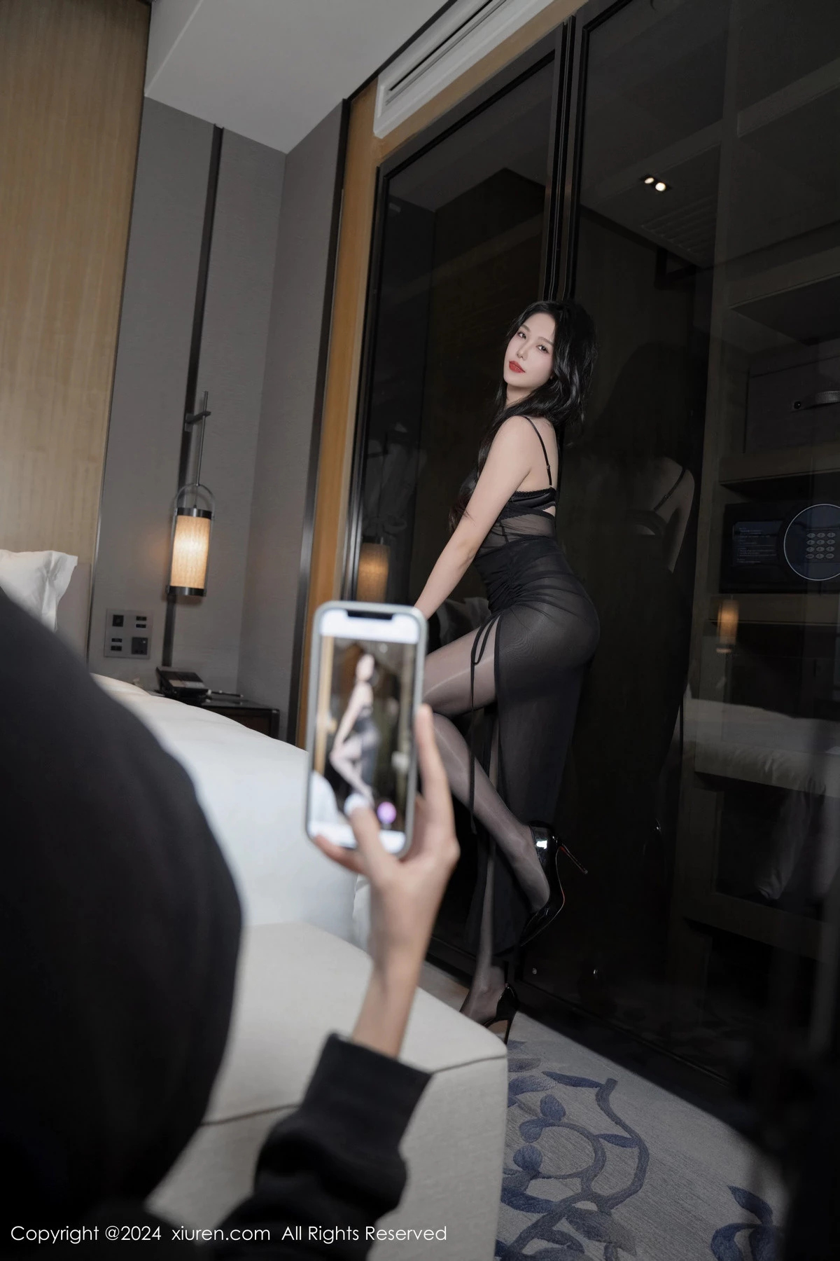 秀人集.com_[XiuRen秀人网]No.8193_模特利世性感黑色蕾丝内衣配闪亮无内黑丝秀曼妙身姿诱惑写真81P