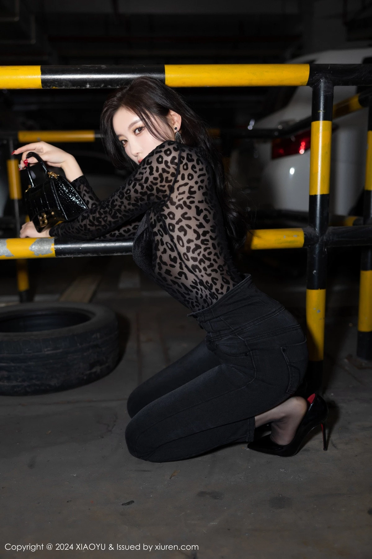 秀人集.com_[XiaoYu画语界]Vol.1216_女神杨晨晨Yome黑色豹纹配牛仔裤露性感黑色内衣完美诱惑写真88P