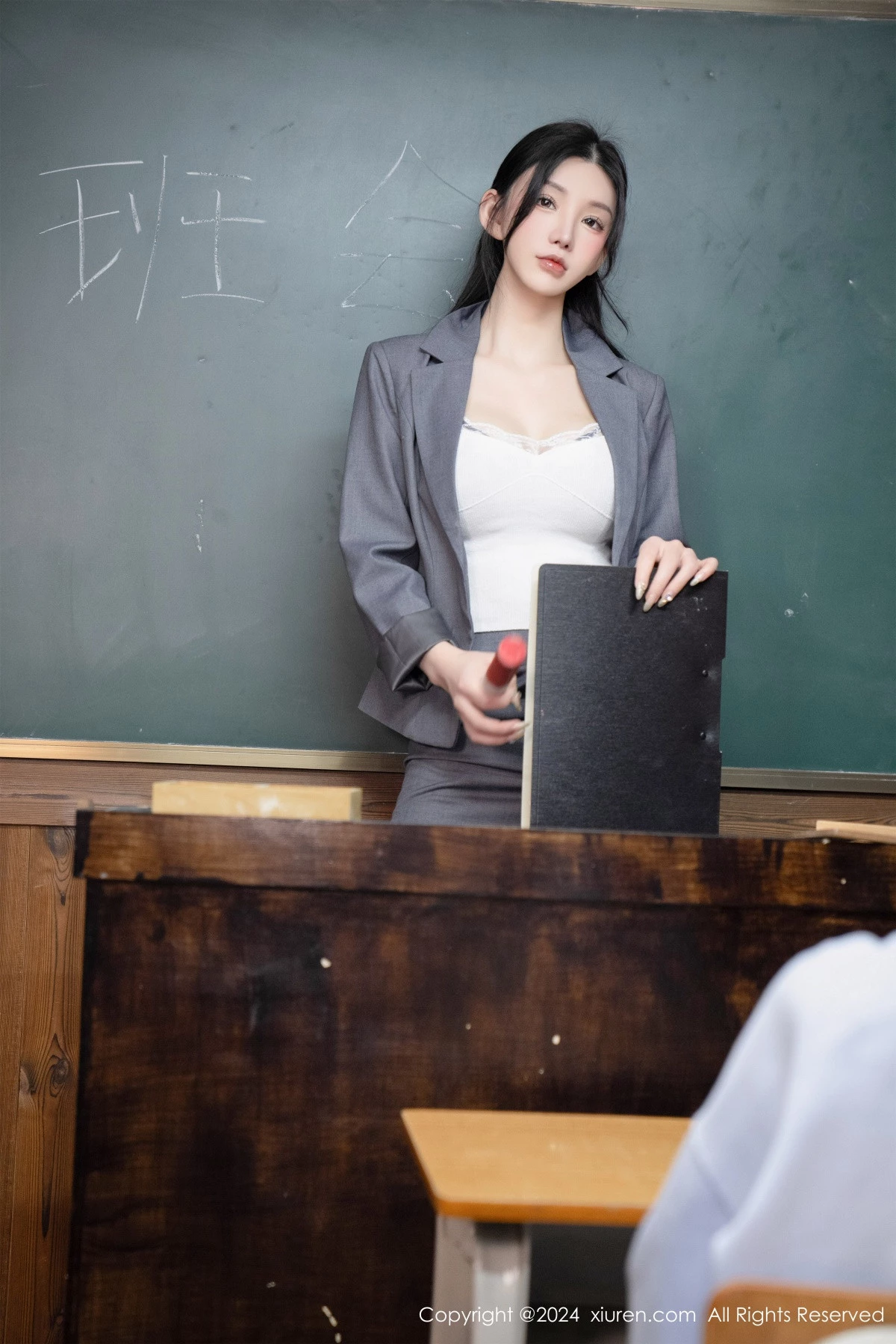 秀人集.com_[XiuRen秀人网]No.8204_女神周于希Sally剧照主题性感灰色制服露超薄黑丝极致魅惑写真93P