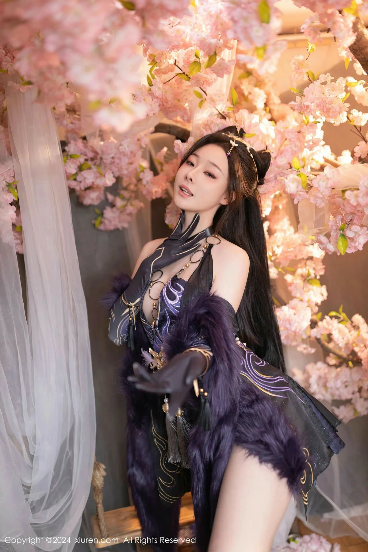 秀人集.com_[XiuRen秀人网]No.8232_模特小逗逗性感紫色情趣旗袍服饰半脱秀曼妙身姿惹火诱惑写真80P