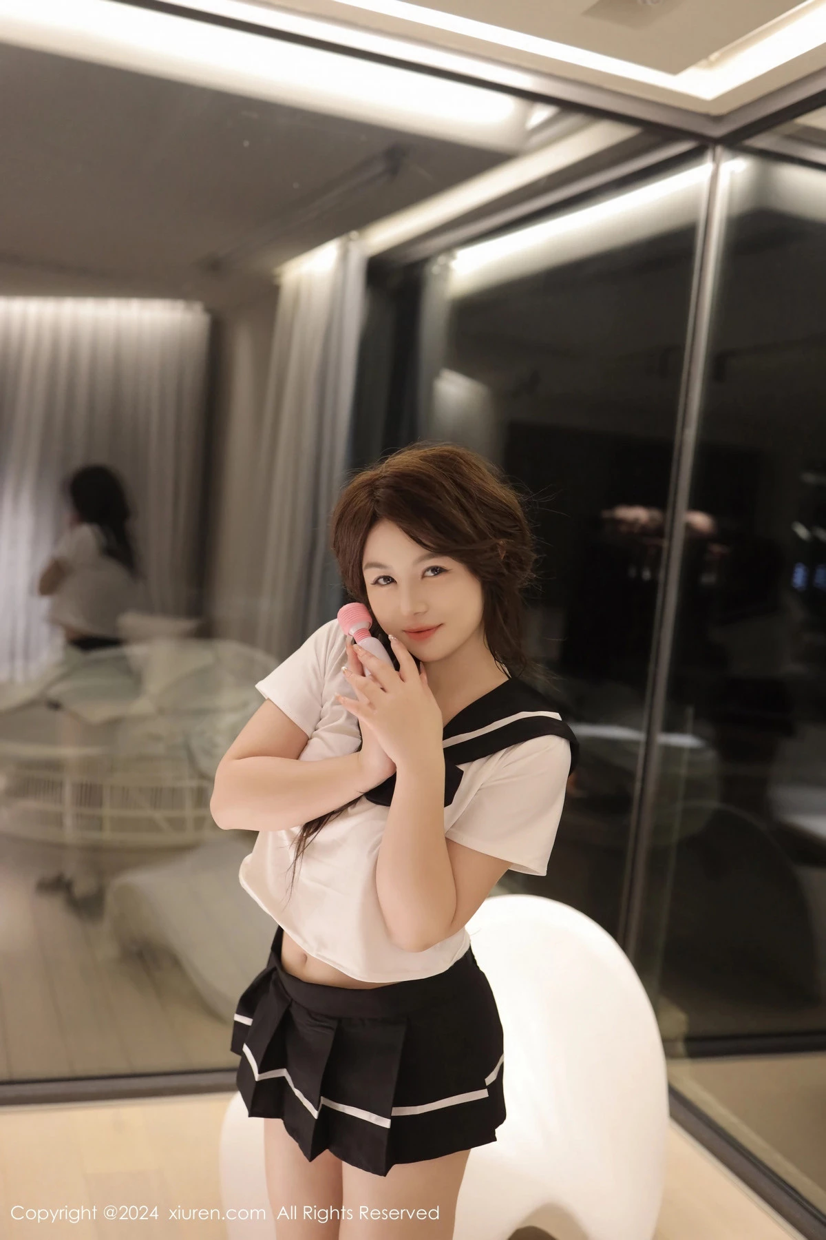 秀人集.com_[XiuRen秀人网]No.8229_模特沈思怡性感学生短裙套装配白色腿袜秀翘臀美腿迷人诱惑写真55P