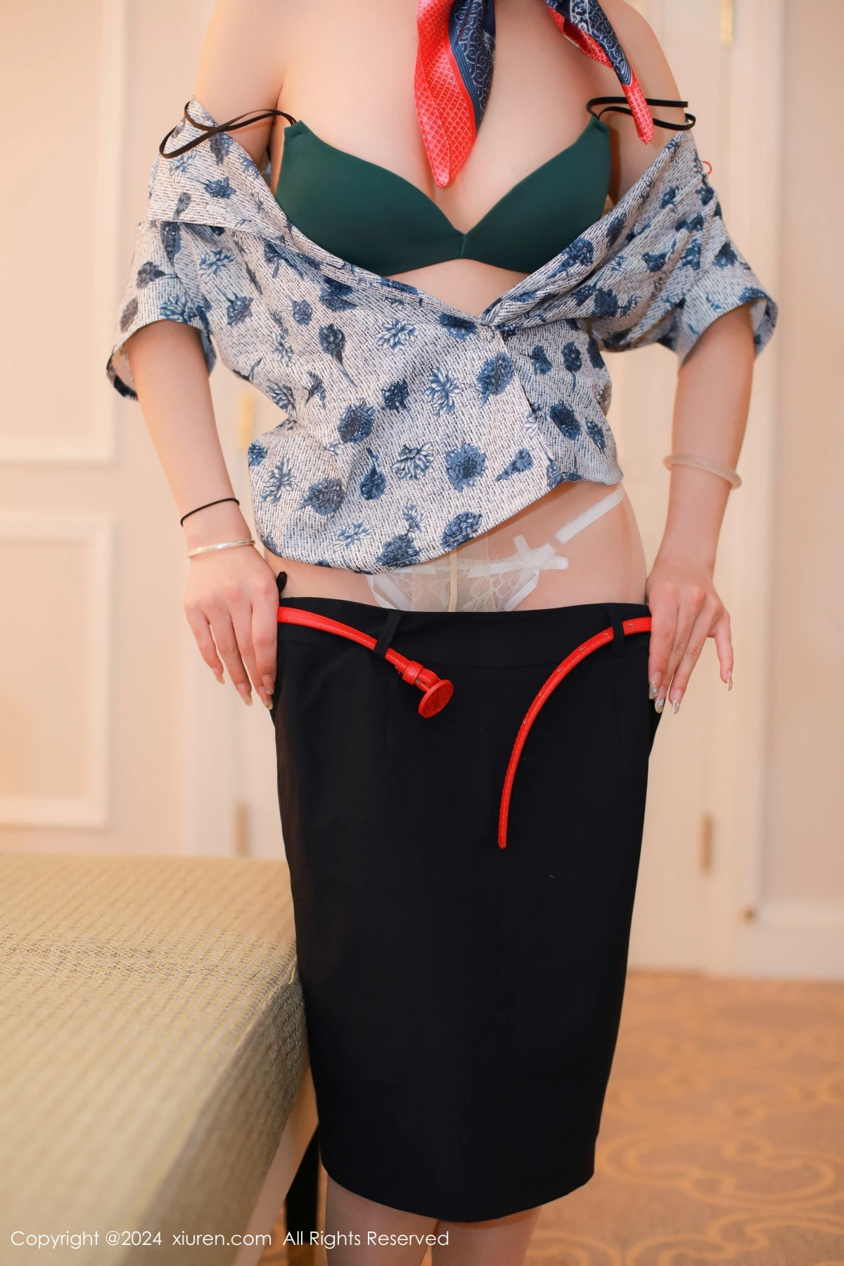 秀人集.com_[XiuRen秀人网]No.8248_模特林幼一性感空姐制服露绿色内衣配开档肉丝秀丰腴身姿诱惑写真78P