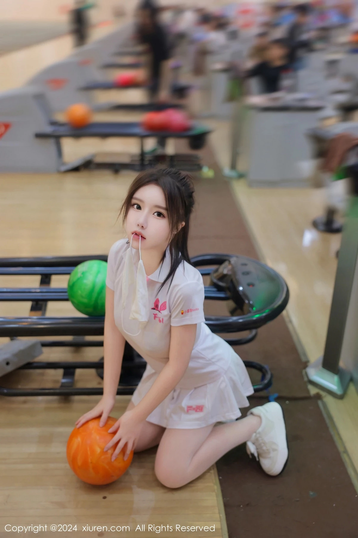 秀人集.com_[XiuRen秀人网]No.8118_模特小薯条nienie球馆场景性感运动短裙套装秀丰腴身材诱惑写真80P