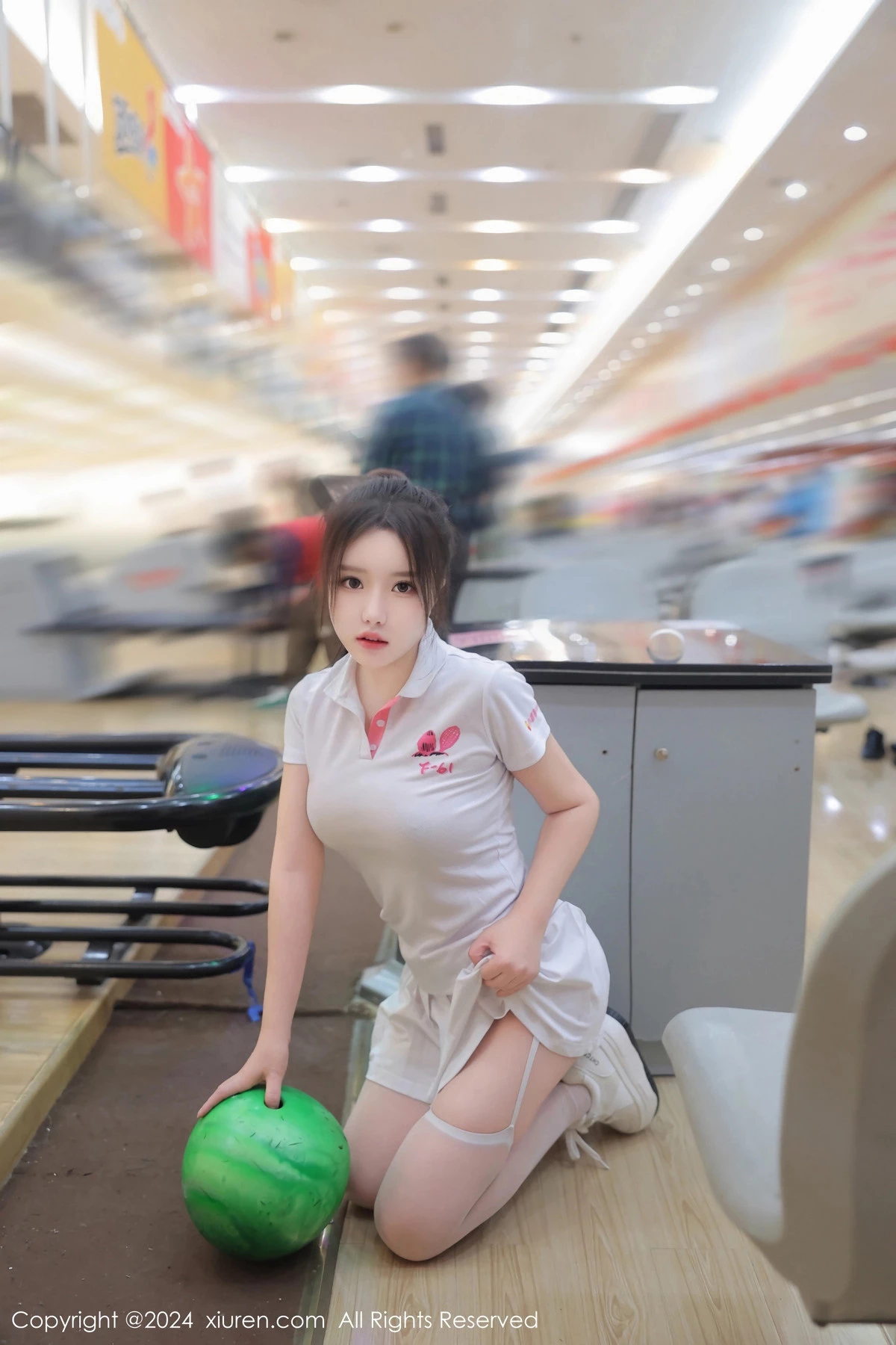 秀人集.com_[XiuRen秀人网]No.8118_模特小薯条nienie球馆场景性感运动短裙套装秀丰腴身材诱惑写真80P