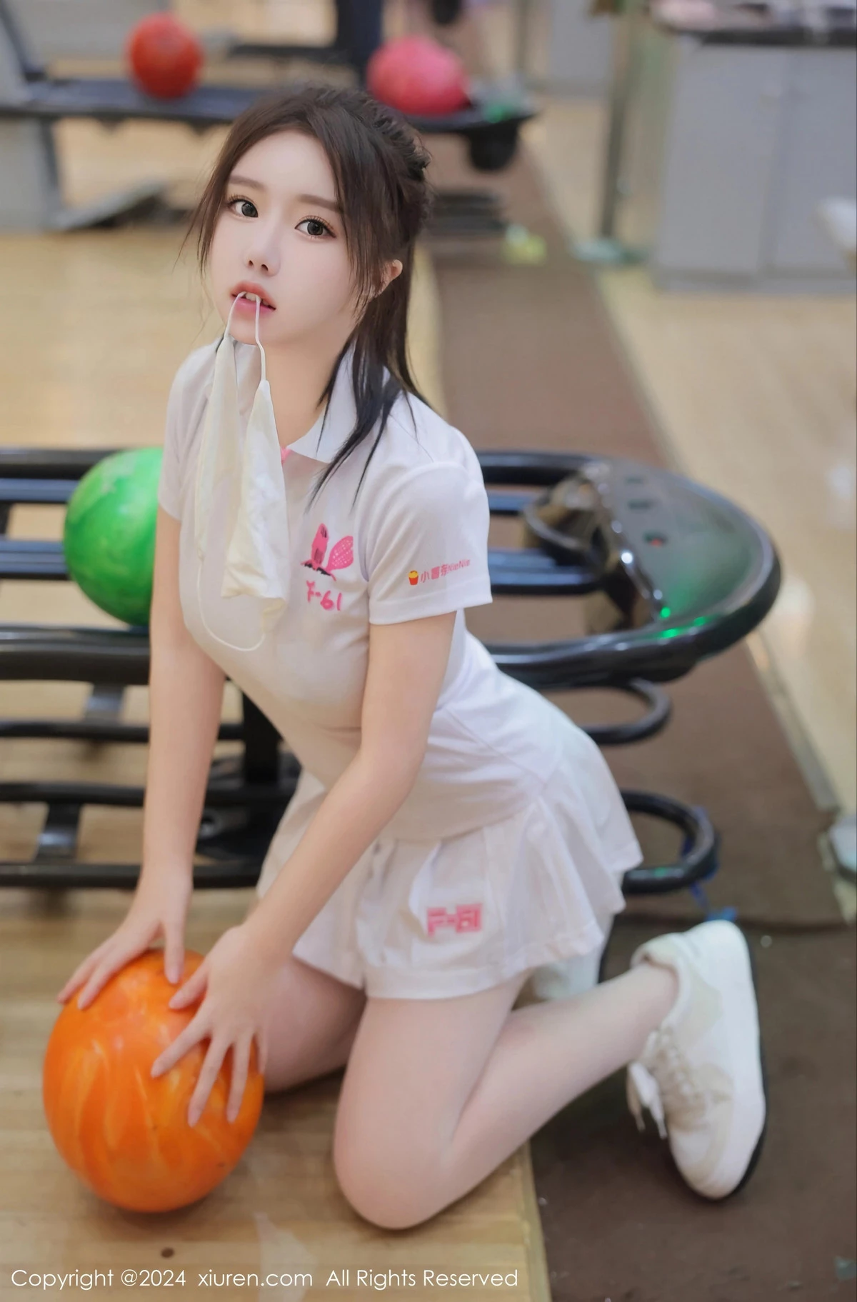 秀人集.com_[XiuRen秀人网]No.8118_模特小薯条nienie球馆场景性感运动短裙套装秀丰腴身材诱惑写真80P