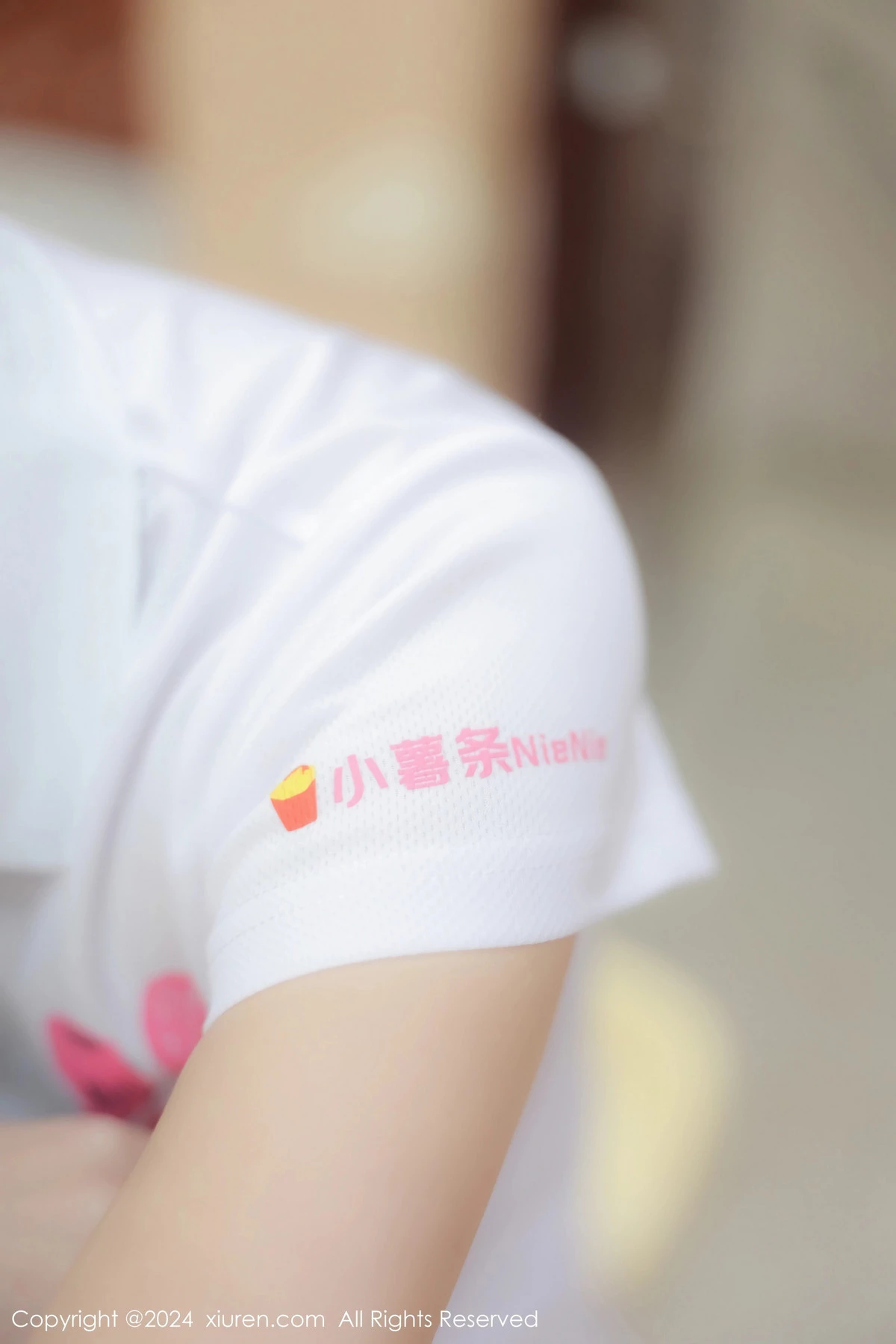 秀人集.com_[XiuRen秀人网]No.8118_模特小薯条nienie球馆场景性感运动短裙套装秀丰腴身材诱惑写真80P