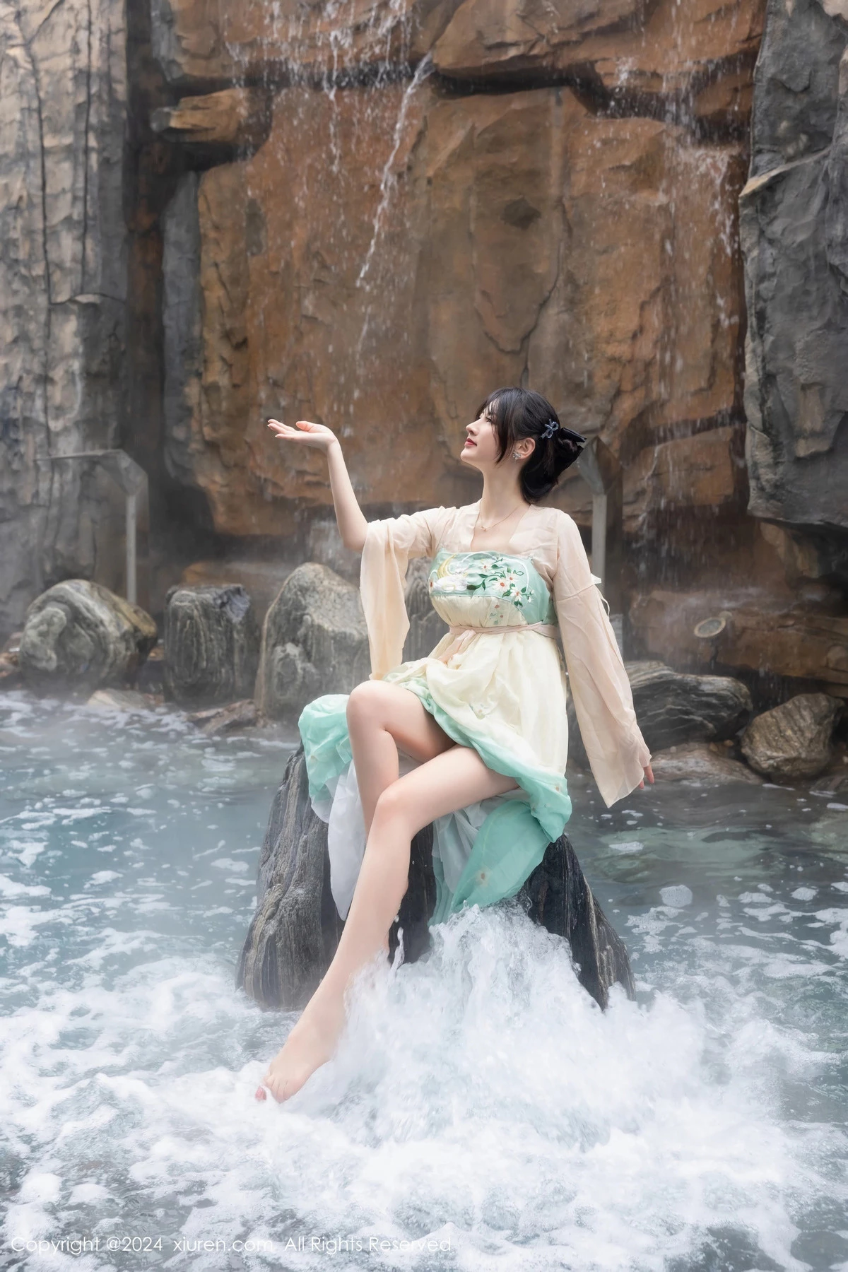 秀人集.com_[XiuRen秀人网]No.8128_模特诗诗kiki浴室场景性感古装情趣服饰秀丰腴有致身材诱惑写真82P