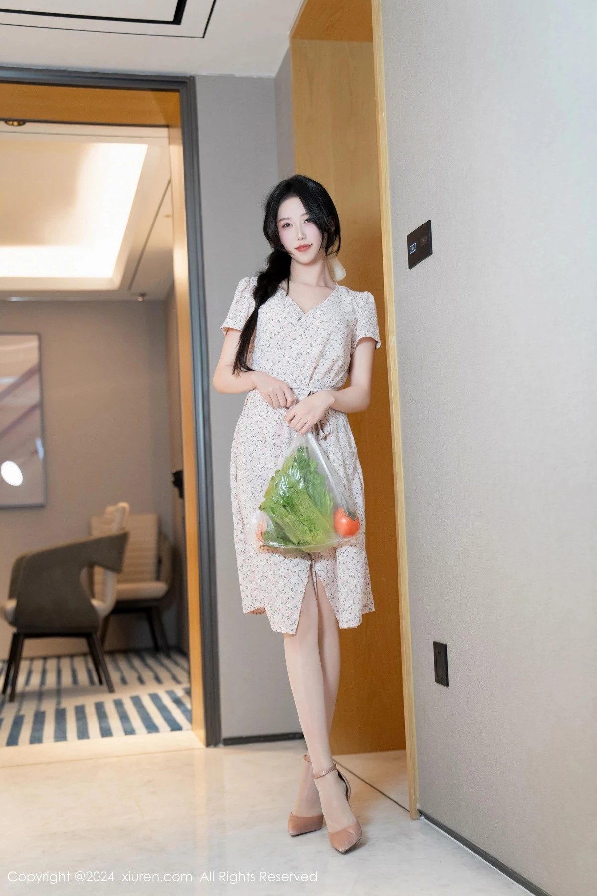 秀人集.com_[XiuRen秀人网]No.8130_模特利世家政服务主题性感浅色连衣短裙露浅色内衣迷人诱惑写真90P