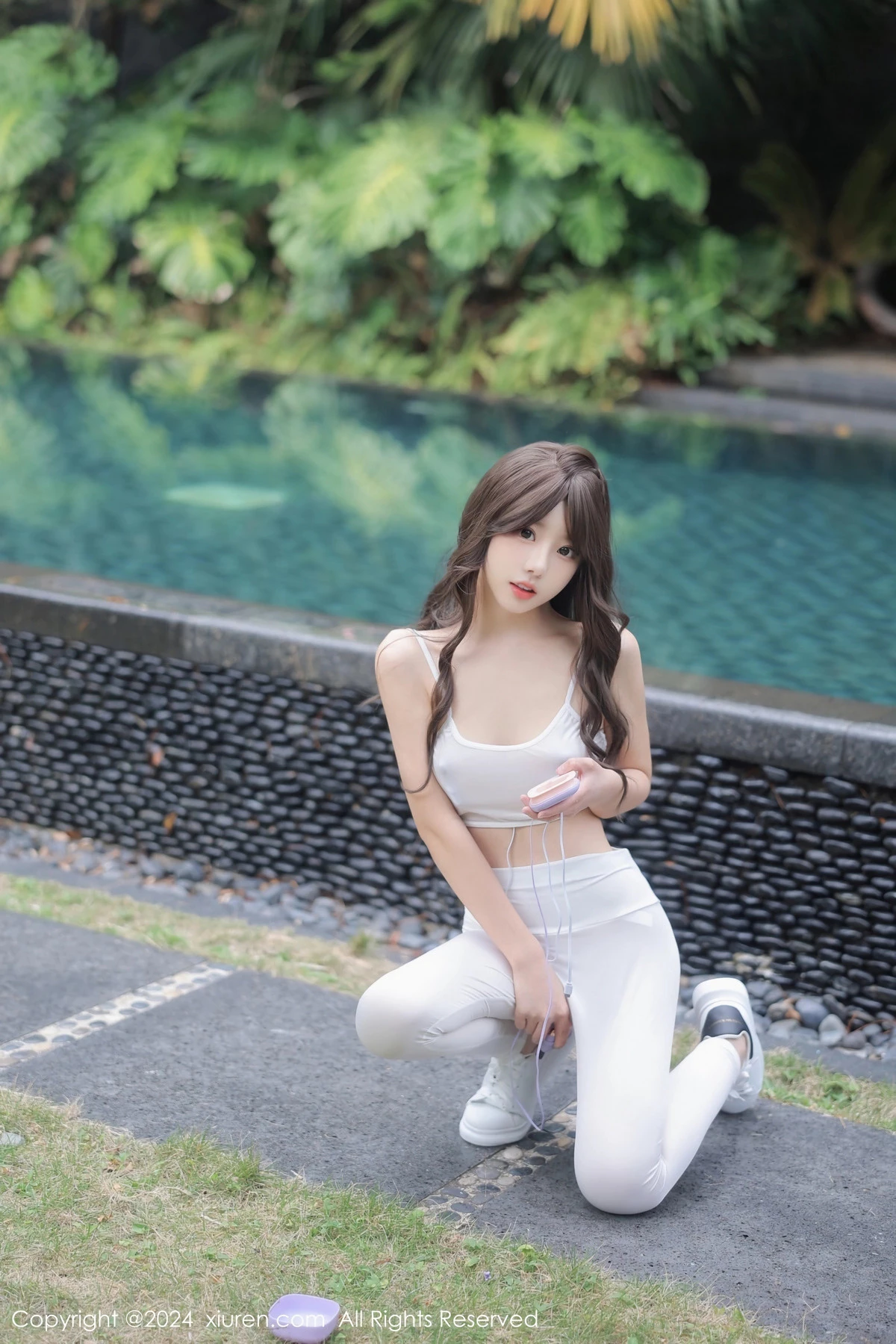 秀人集.com_[XiuRen秀人网]No.8132_模特桃妖夭户外白色内衣配性感白色露臀裤秀曼妙身姿诱惑写真78P