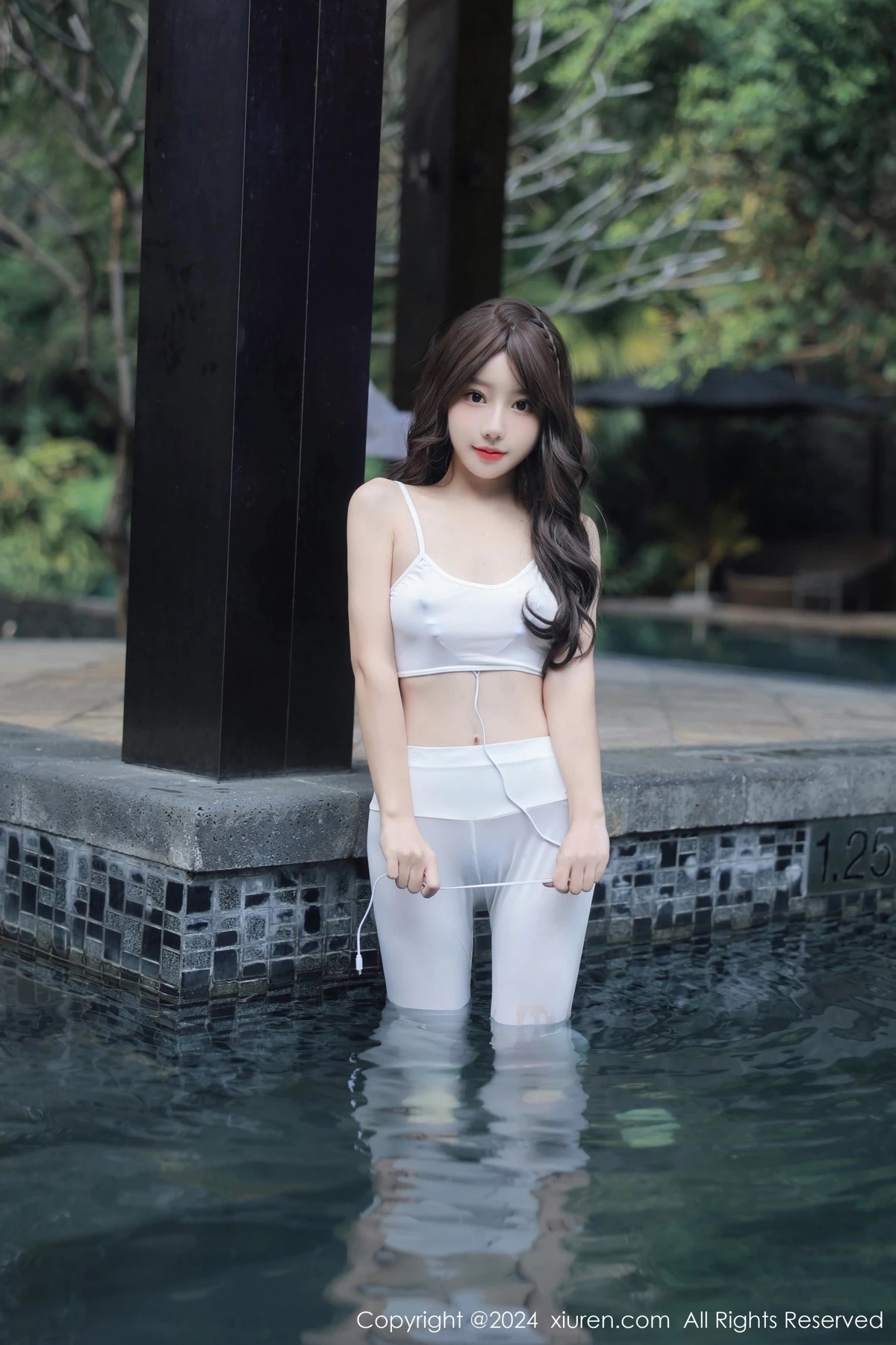 秀人集.com_[XiuRen秀人网]No.8132_模特桃妖夭户外白色内衣配性感白色露臀裤秀曼妙身姿诱惑写真78P