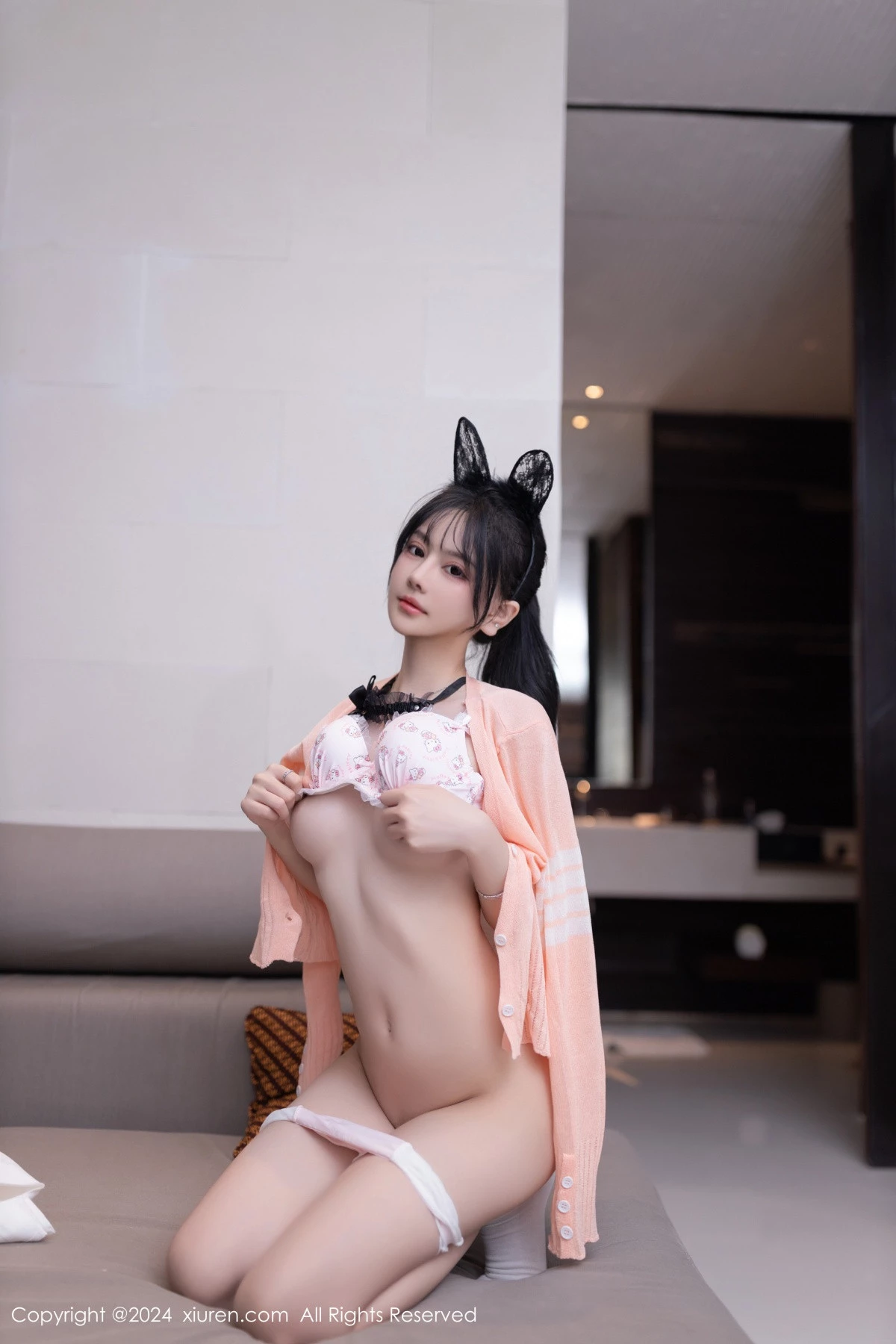 秀人集.com_[XiuRen秀人网]No.8138_模特幼幼粉色上衣配白短裙露性感浅花色内衣秀曼妙身姿诱惑写真80P