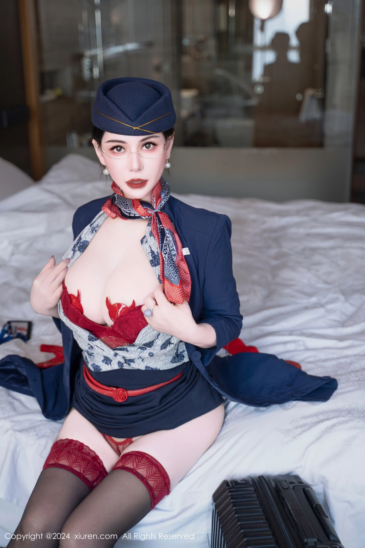 秀人集.com_[XiuRen秀人网]No.8253_模特悦悦姐性感空姐制服露红色内衣配黑丝袜秀魔鬼身材诱惑写真75P