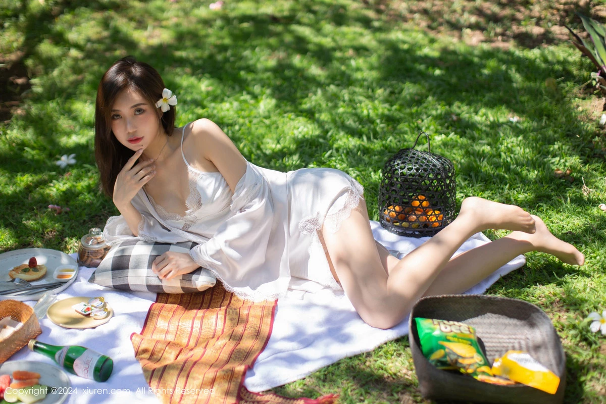 秀人集.com_[XiuRen秀人网]No.8256_女神绮里嘉ula户外性感白色吊带裙配超薄肉丝秀惹火身材诱惑写真75P