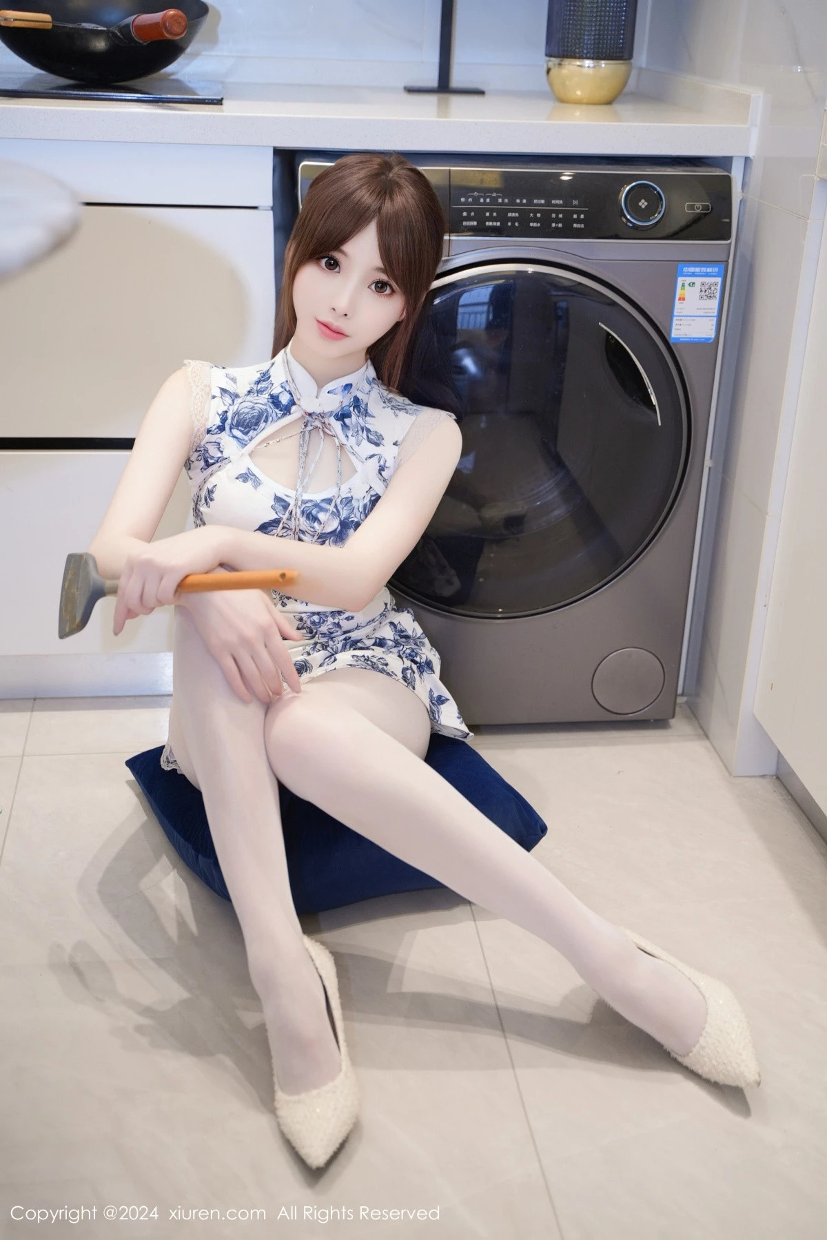 秀人集.com_[XiuRen秀人网]No.8255_模特梦灵儿Mini性感青色轻透旗袍配原色丝袜秀惹火身材诱惑写真77P