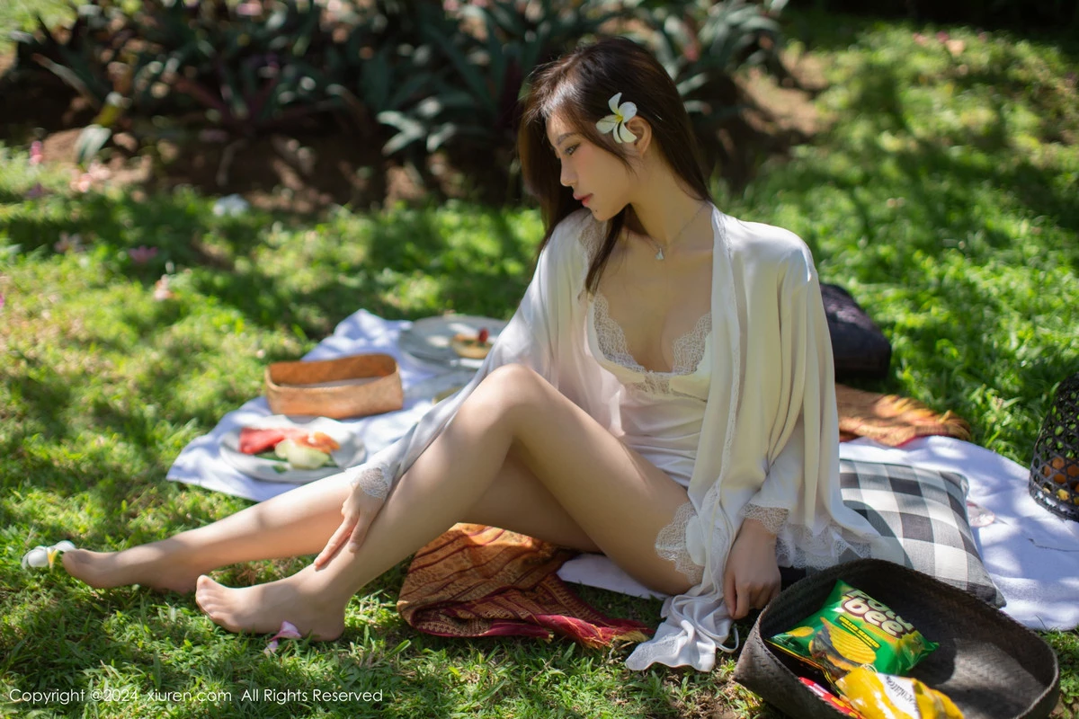 秀人集.com_[XiuRen秀人网]No.8256_女神绮里嘉ula户外性感白色吊带裙配超薄肉丝秀惹火身材诱惑写真75P