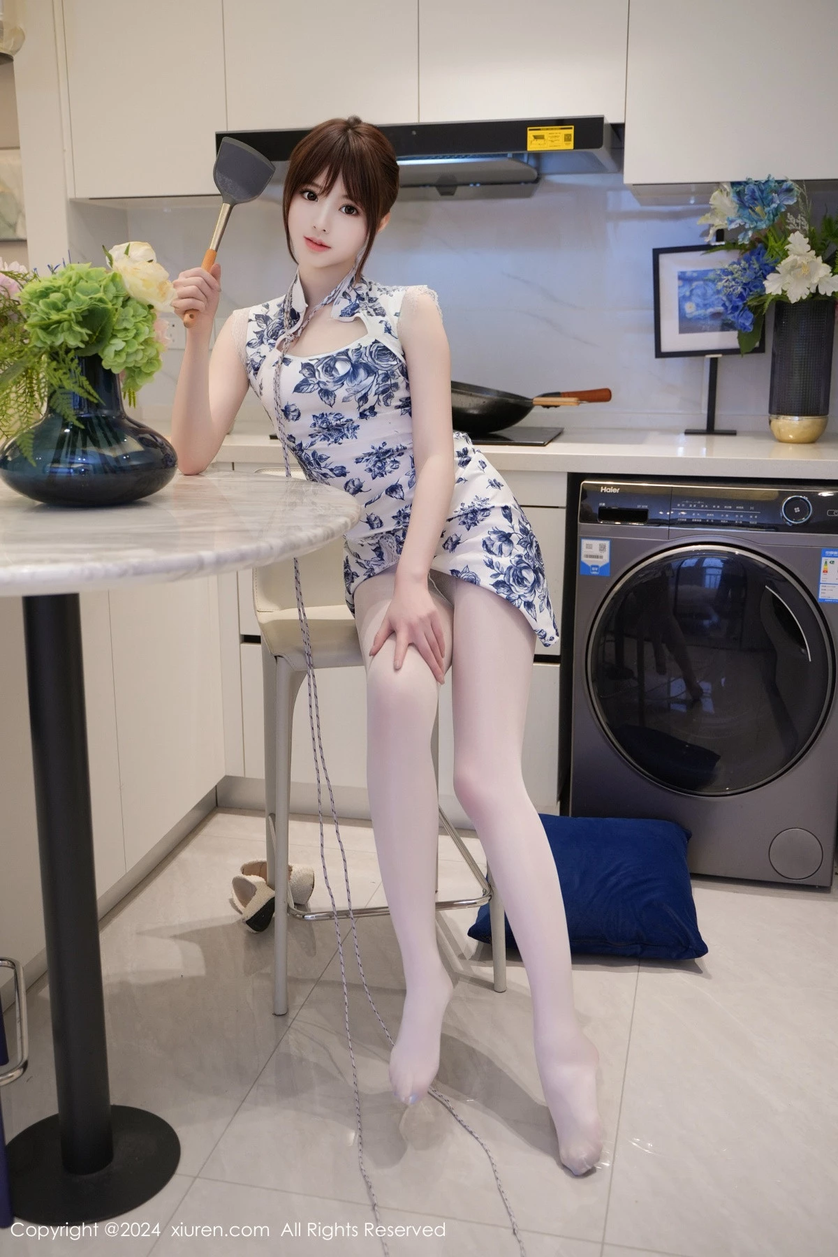 秀人集.com_[XiuRen秀人网]No.8255_模特梦灵儿Mini性感青色轻透旗袍配原色丝袜秀惹火身材诱惑写真77P