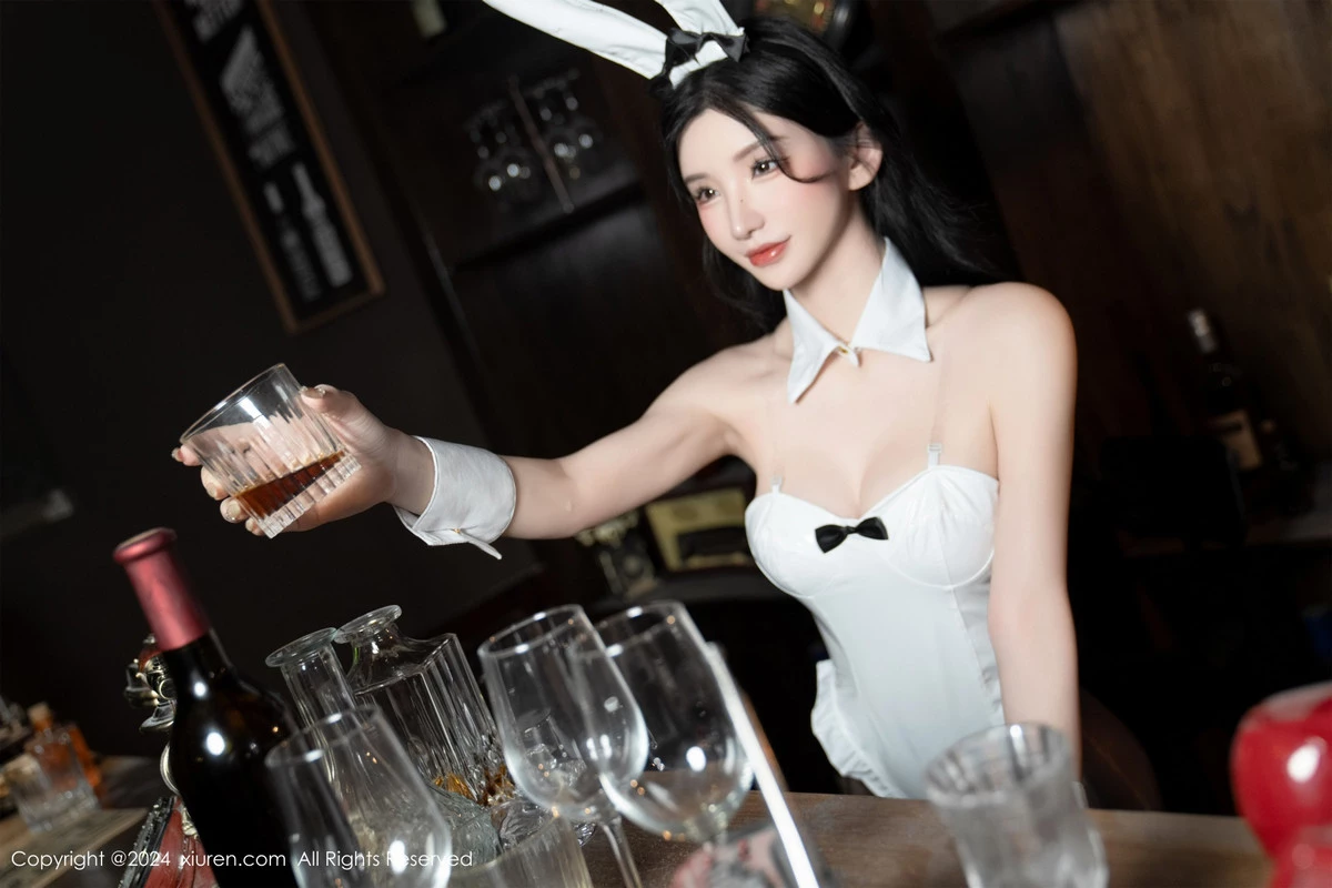 秀人集.com_[XiuRen秀人网]No.8318_女神周于希Sally白色皮质高叉连体衣配开档黑丝秀美腿诱惑写真107P