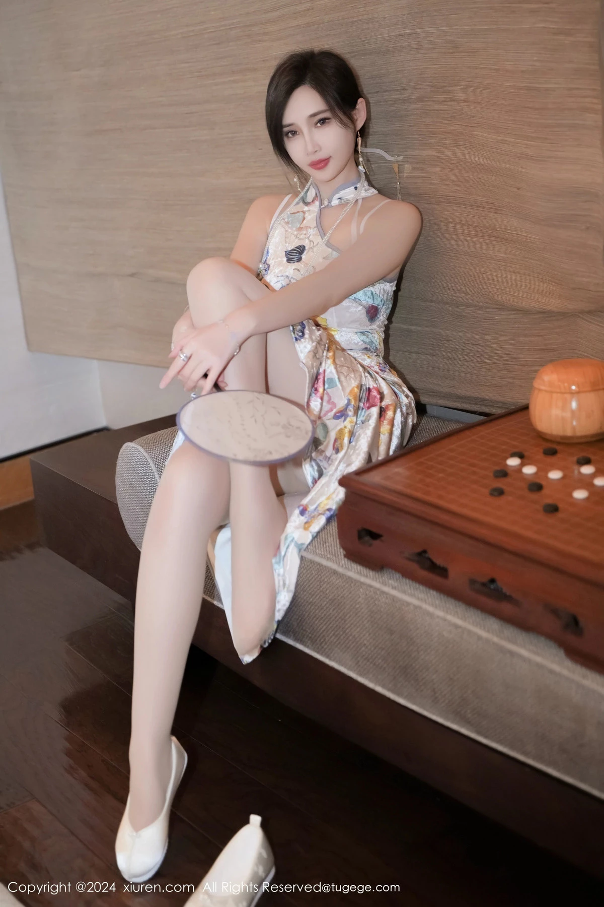 秀人集.com_[XiuRen秀人网]No.8330_女神Carol周妍希X性感花色旗袍配超薄肉丝秀丰满身材诱惑写真85P