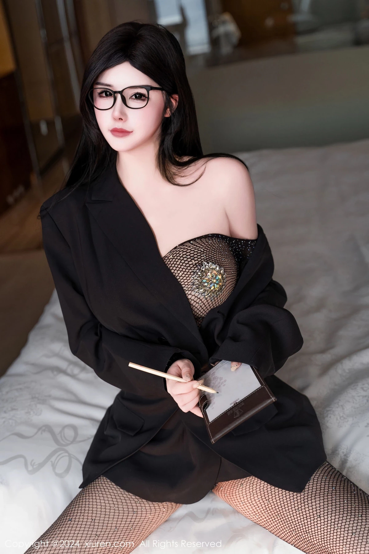 秀人集.com_[XiuRen秀人网]No.8328_模特陈芊儿黑色外衣露性感渔网连体黑丝秀惹火身材撩人诱惑写真67P