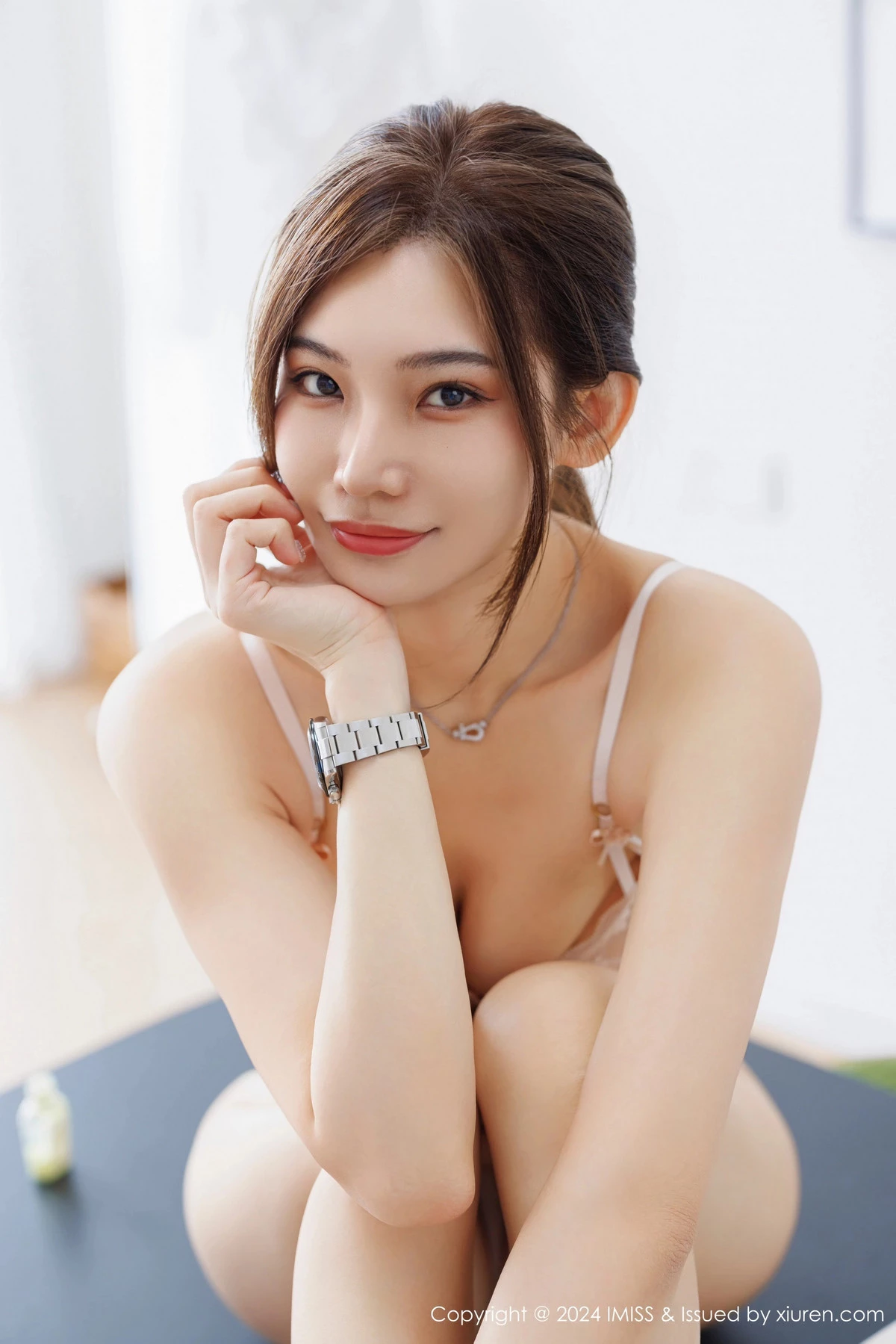 秀人集.com_[IMISS爱蜜社]Vol.769_女神小狐狸Kathryn性感白T配短裙超薄黑丝露性感内衣诱惑写真56P